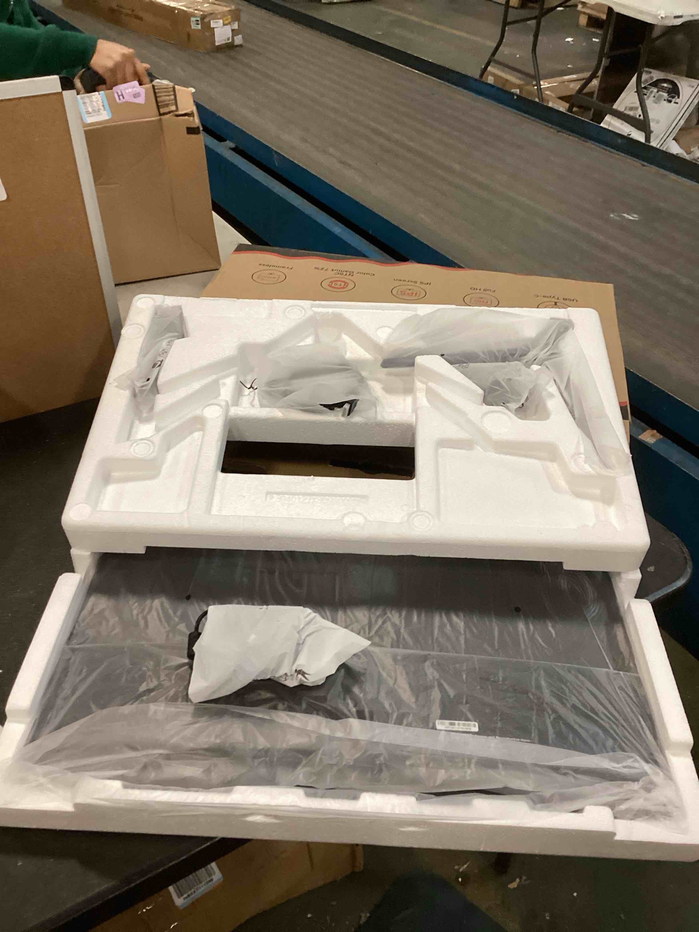 https://s3.amazonaws.com/lotting-images-prod/bidfta/PPE0404179_1729654770060.jpeg
