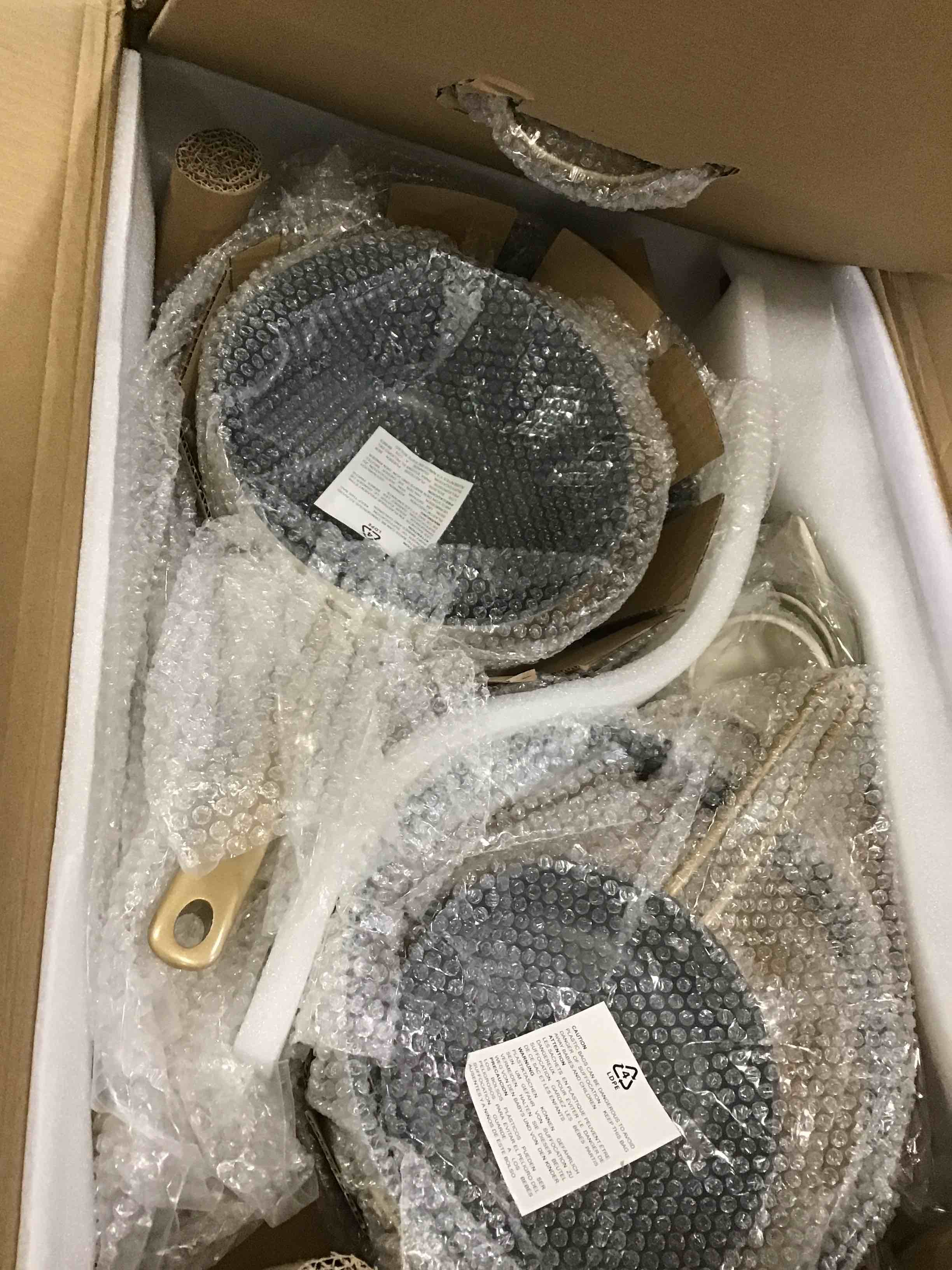 https://s3.amazonaws.com/lotting-images-prod/bidfta/PPE0405500_1729004078885.jpeg