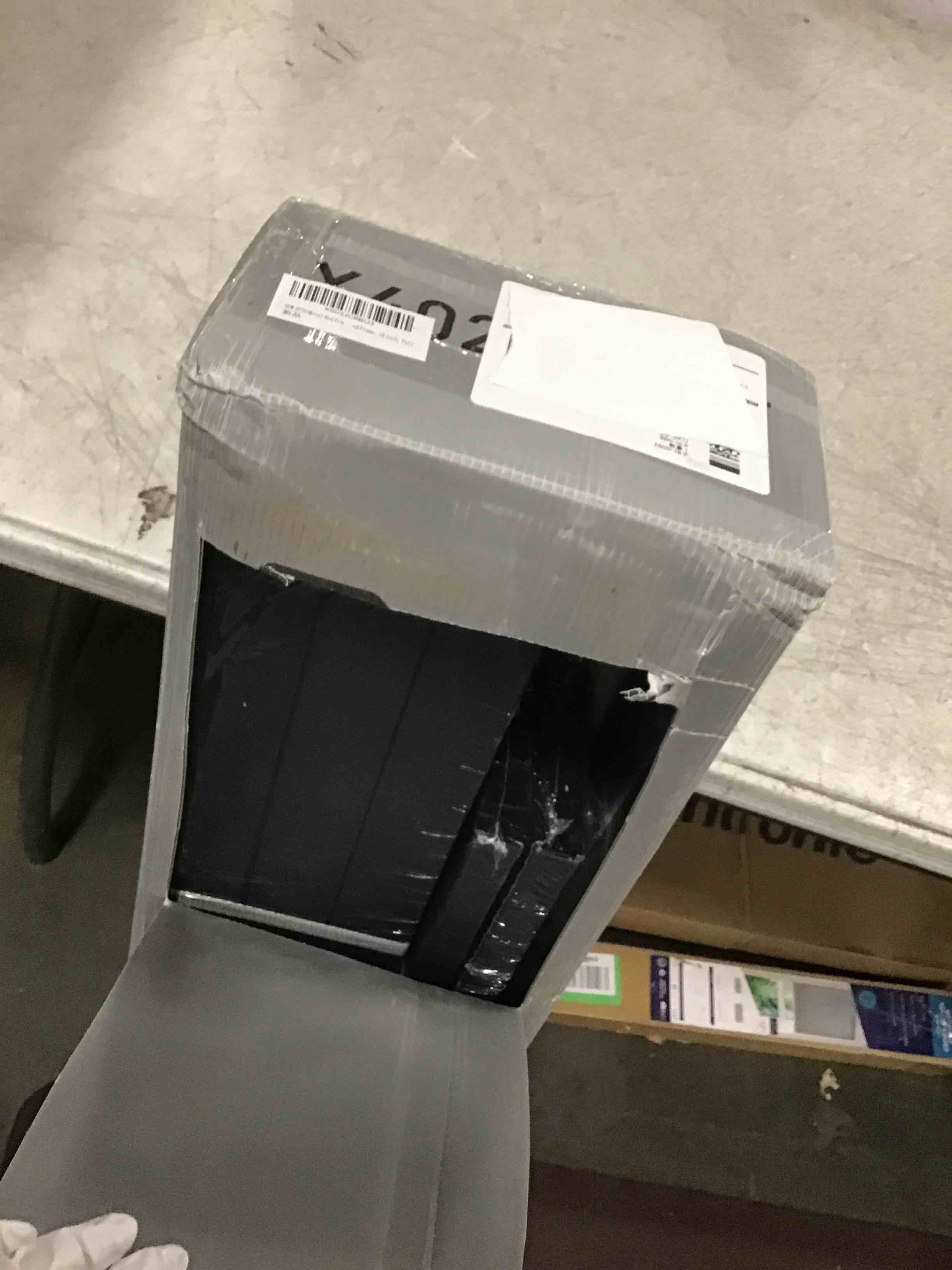 https://s3.amazonaws.com/lotting-images-prod/bidfta/PPE0405848_1728907367680.jpeg