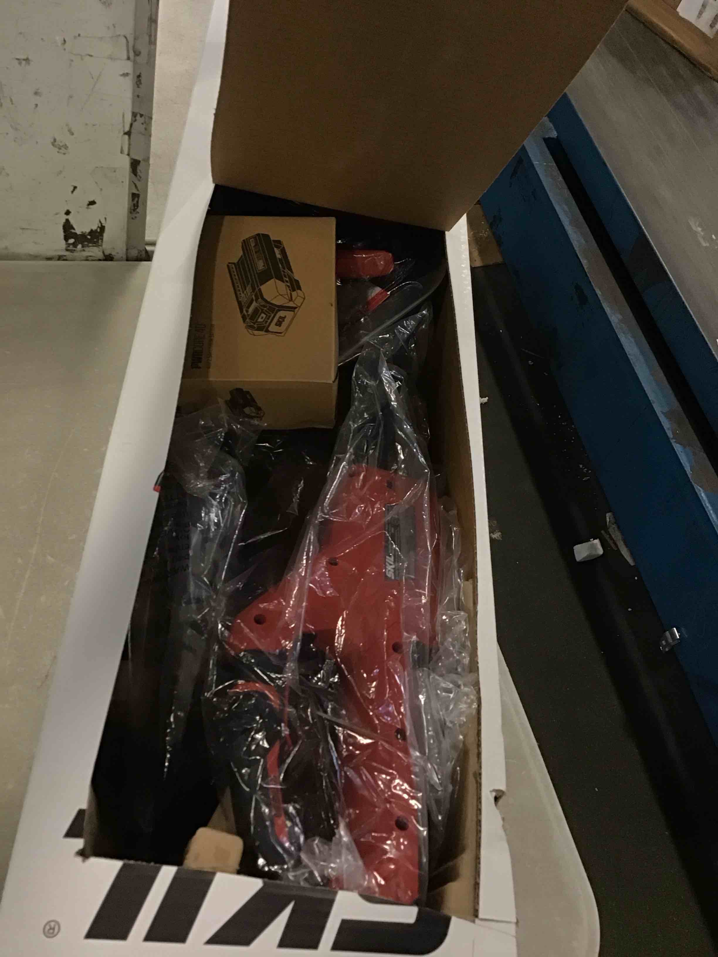 https://s3.amazonaws.com/lotting-images-prod/bidfta/PPE0405933_1728669825668.jpeg