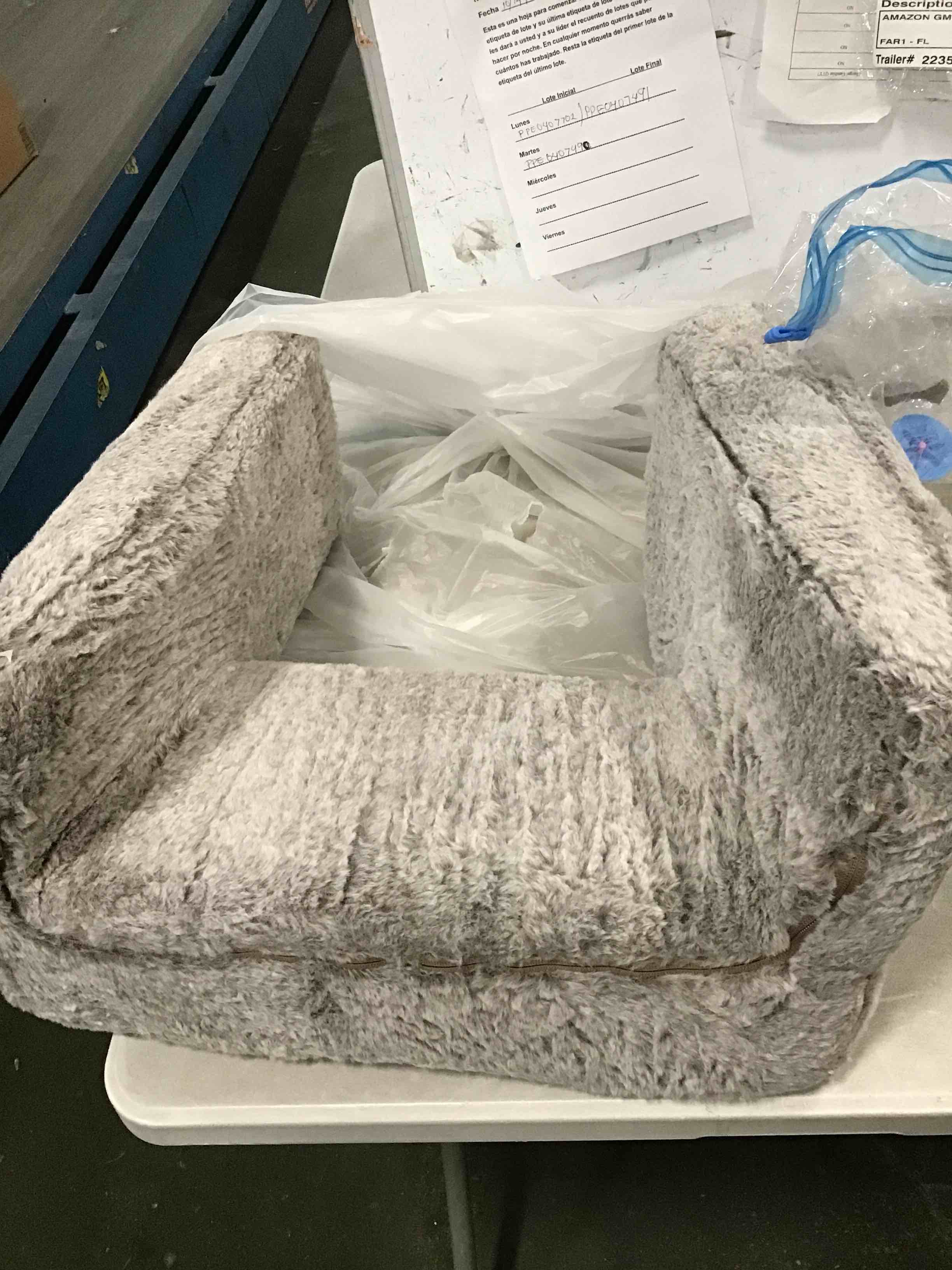 https://s3.amazonaws.com/lotting-images-prod/bidfta/PPE0407460_1729030118862.jpeg