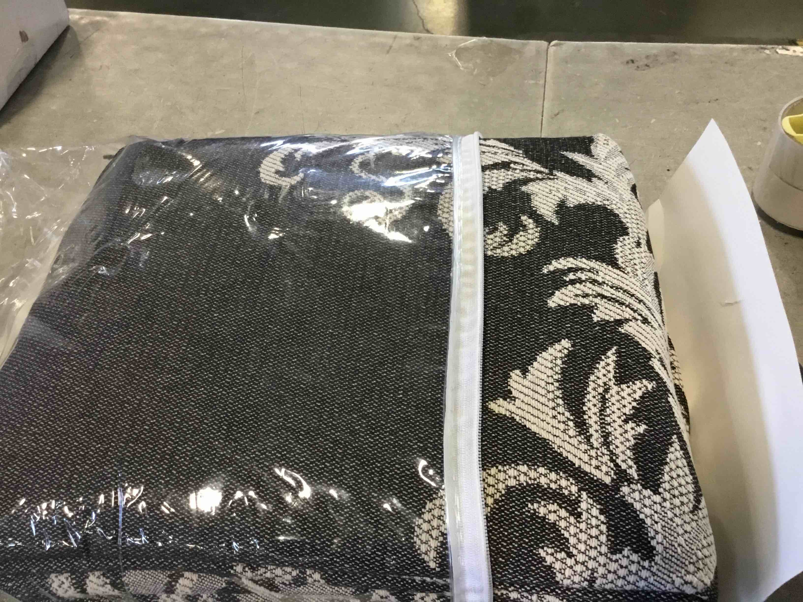 https://s3.amazonaws.com/lotting-images-prod/bidfta/PPE0409211_1729694004131.jpeg