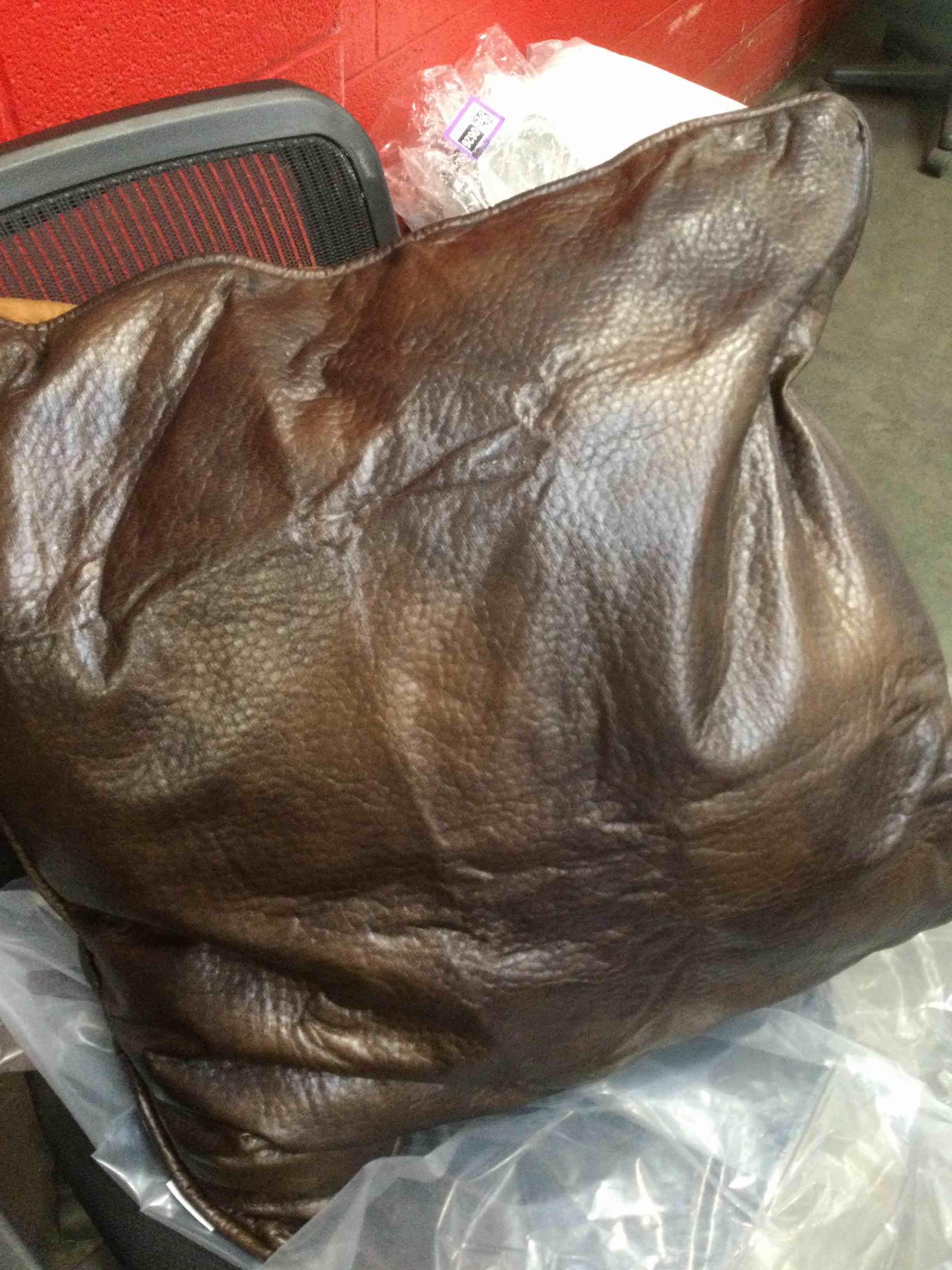 https://s3.amazonaws.com/lotting-images-prod/bidfta/PPE0410621_1735234500171.jpeg