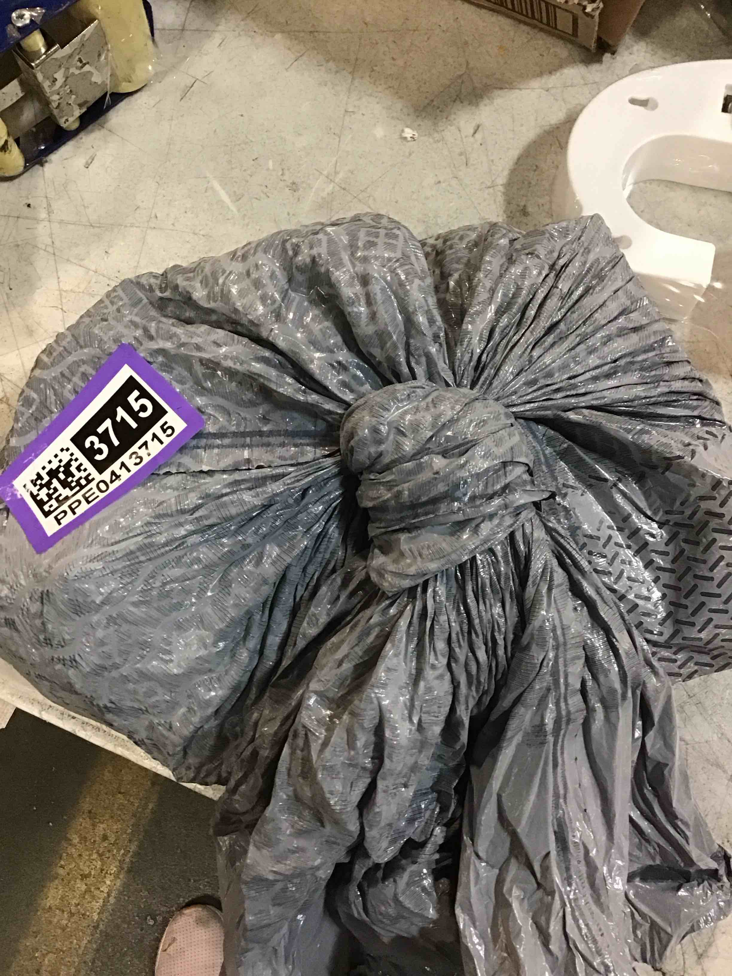 https://s3.amazonaws.com/lotting-images-prod/bidfta/PPE0413715_1732214359401.jpeg