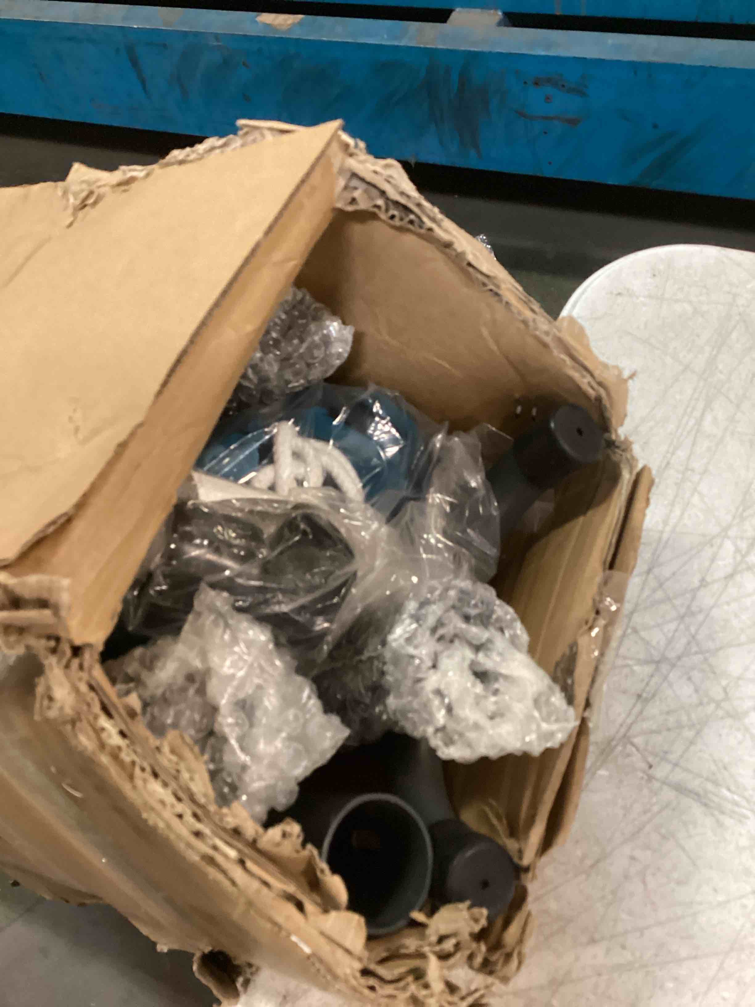 https://s3.amazonaws.com/lotting-images-prod/bidfta/PPE0415622_1730728364849.jpeg