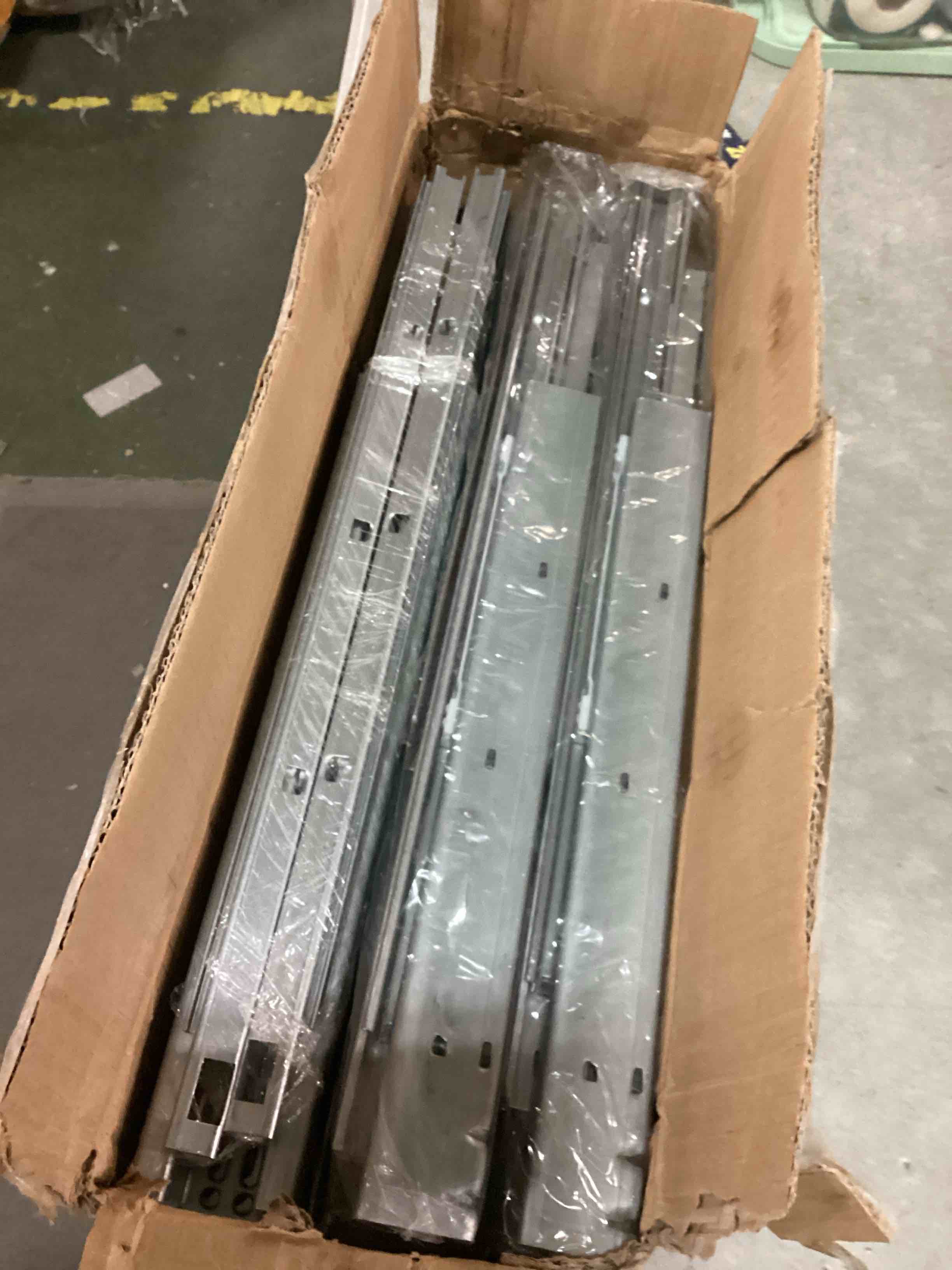 https://s3.amazonaws.com/lotting-images-prod/bidfta/PPE0416385_1728732337546.jpeg