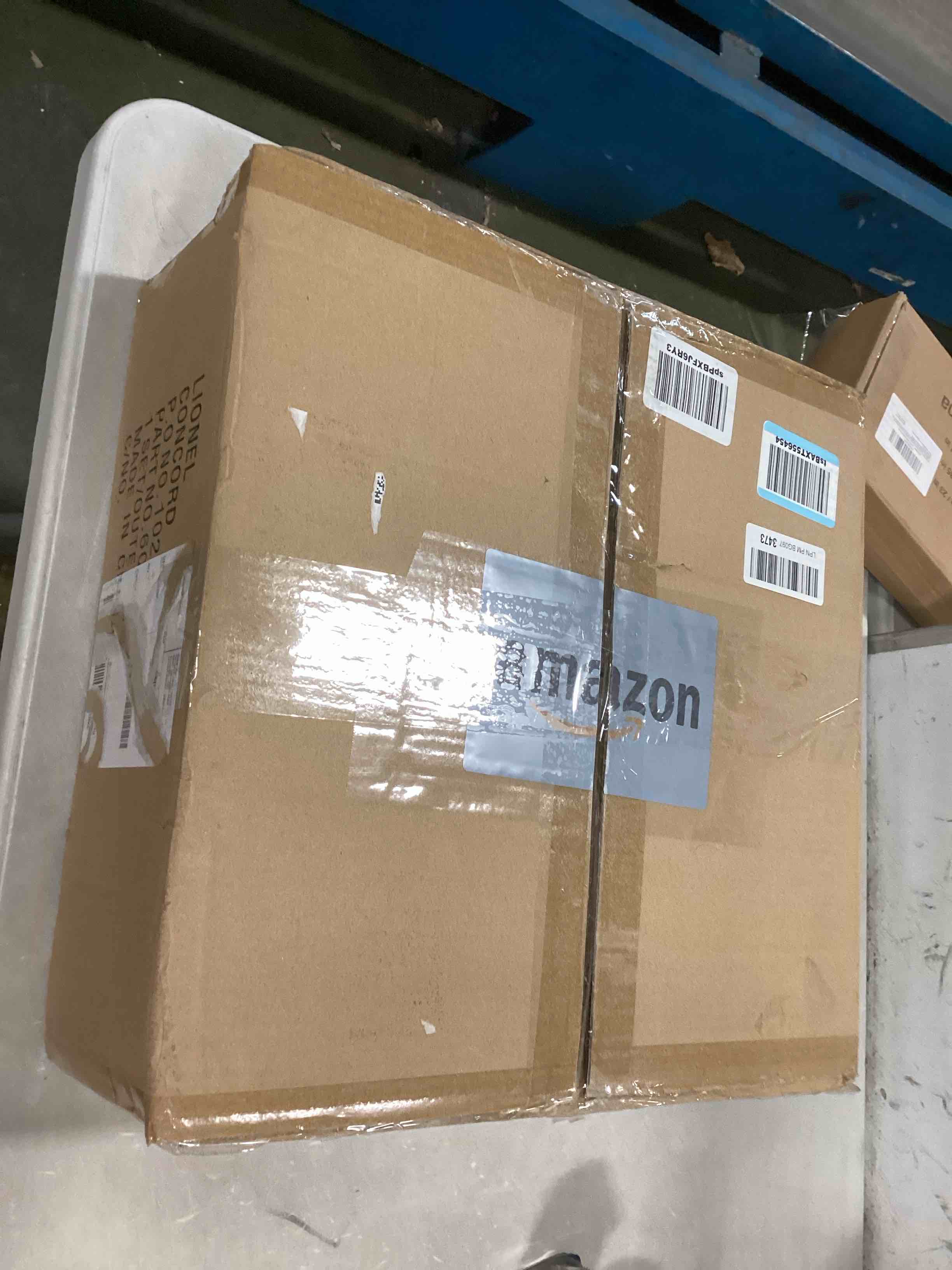 https://s3.amazonaws.com/lotting-images-prod/bidfta/PPE0417993_1728299337170.jpeg