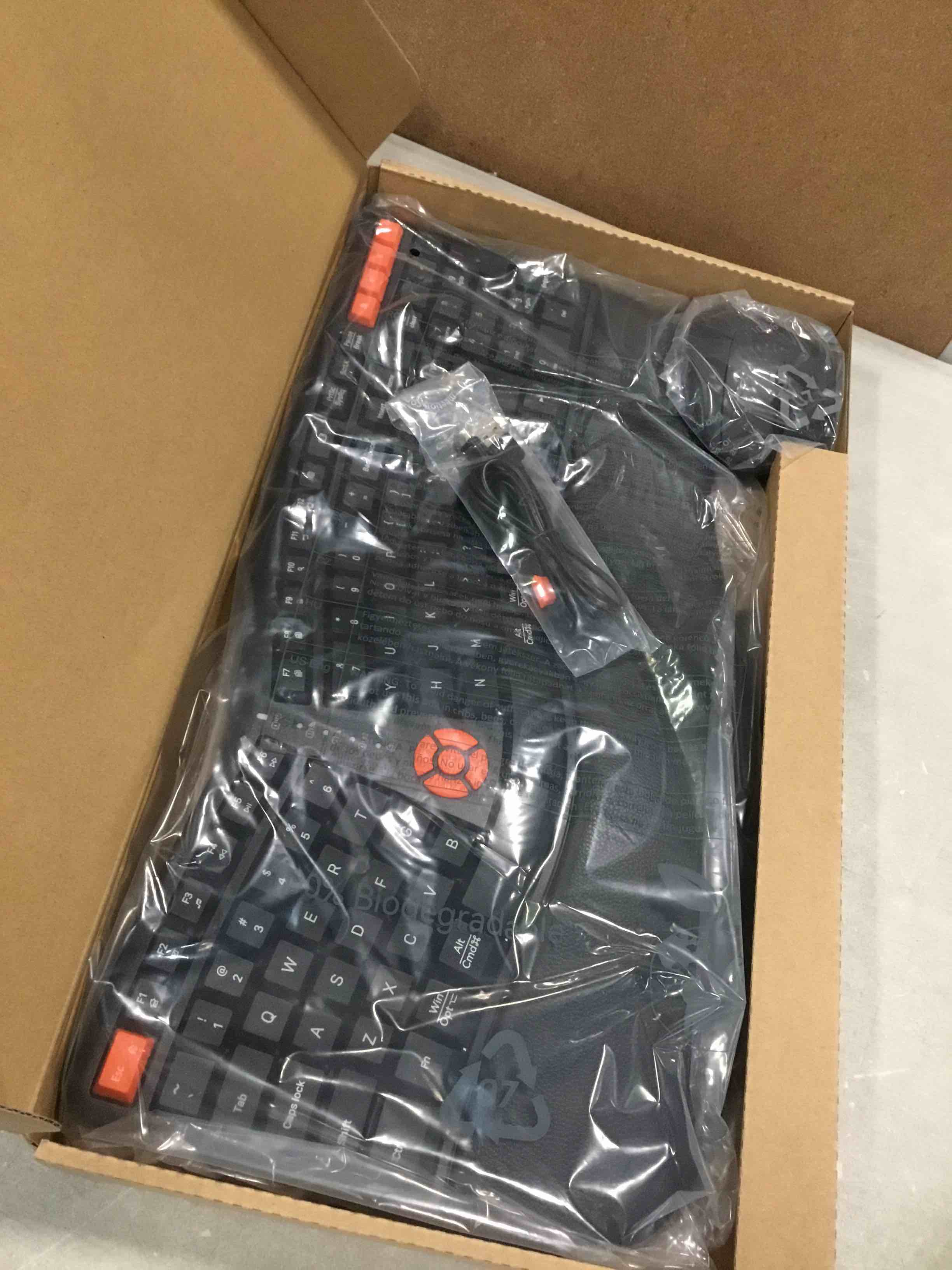 https://s3.amazonaws.com/lotting-images-prod/bidfta/PPE0418897_1729263572350.jpeg