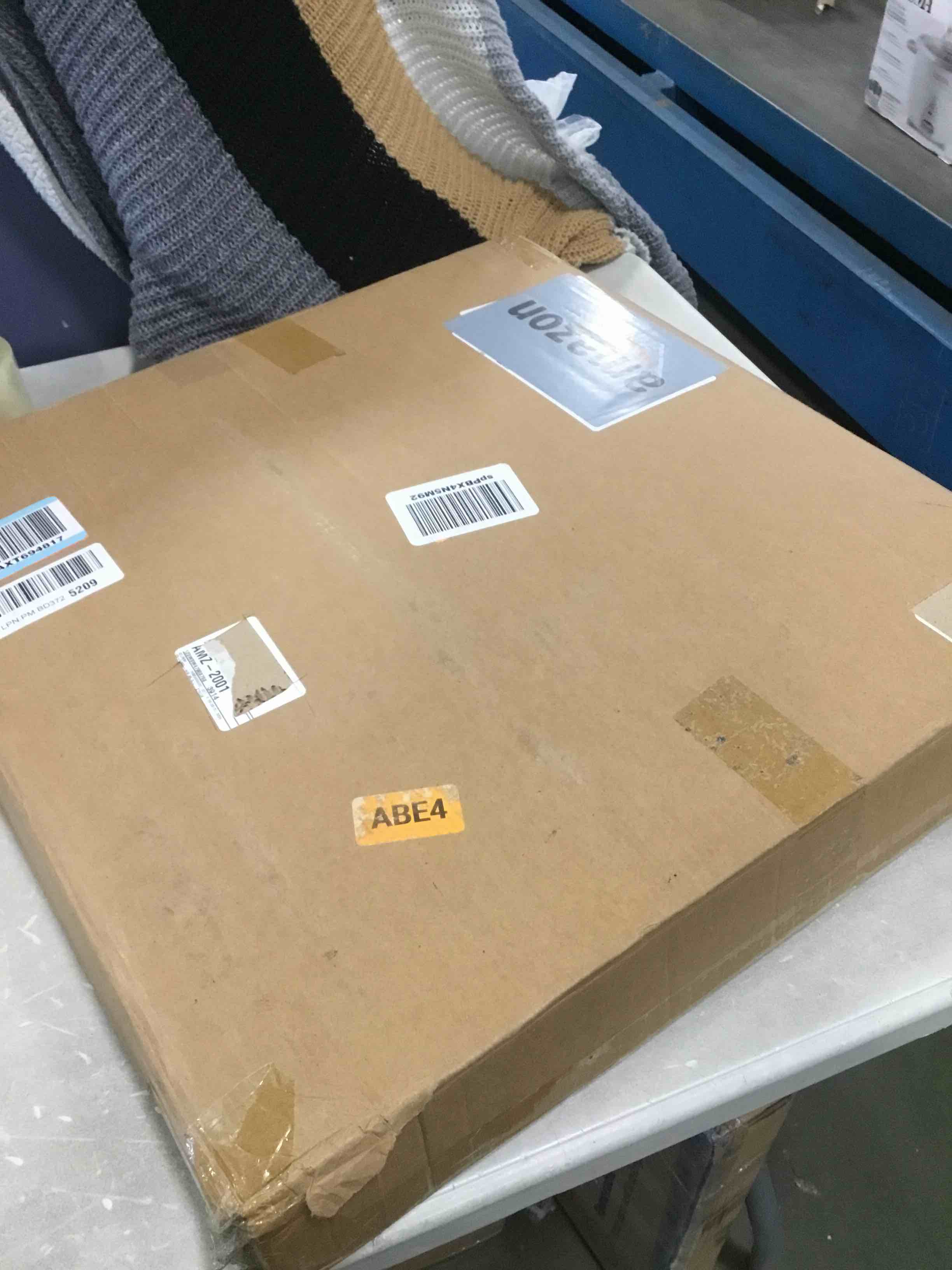 https://s3.amazonaws.com/lotting-images-prod/bidfta/PPE0419149_1729176160932.jpeg