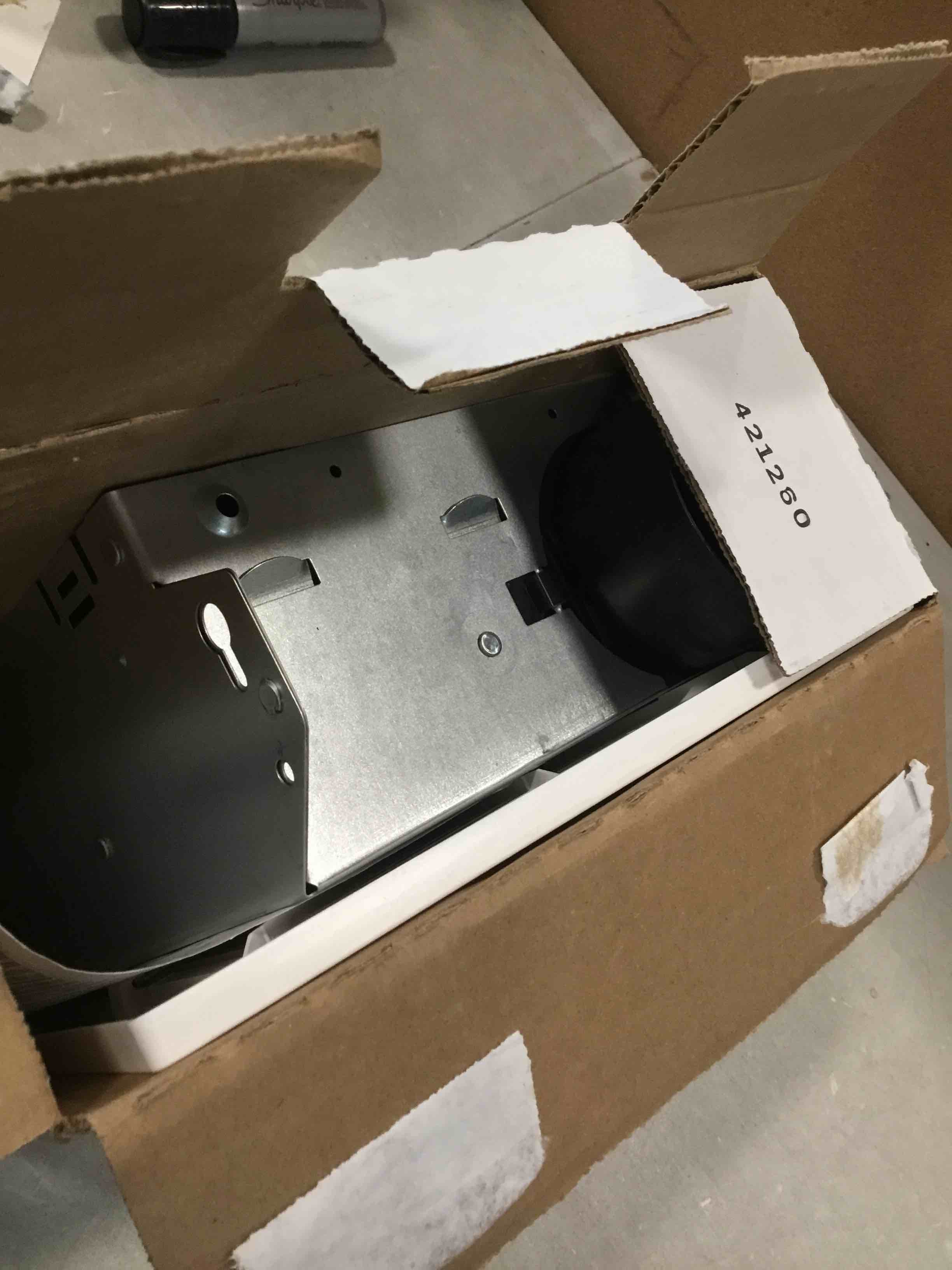 https://s3.amazonaws.com/lotting-images-prod/bidfta/PPE0419658_1729000572597.jpeg