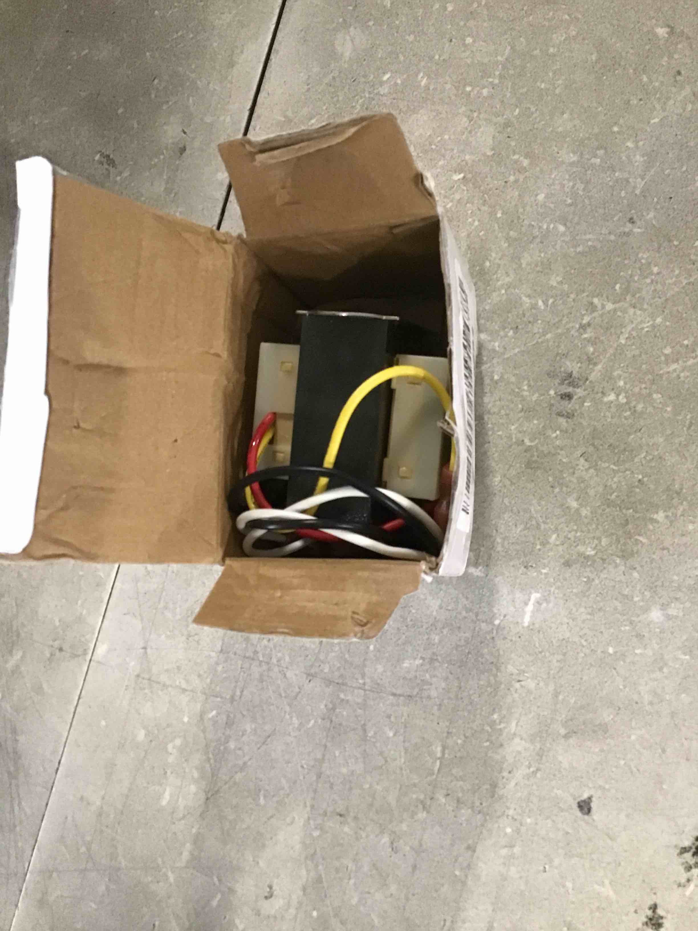https://s3.amazonaws.com/lotting-images-prod/bidfta/PPE0420852_1729105718140.jpeg