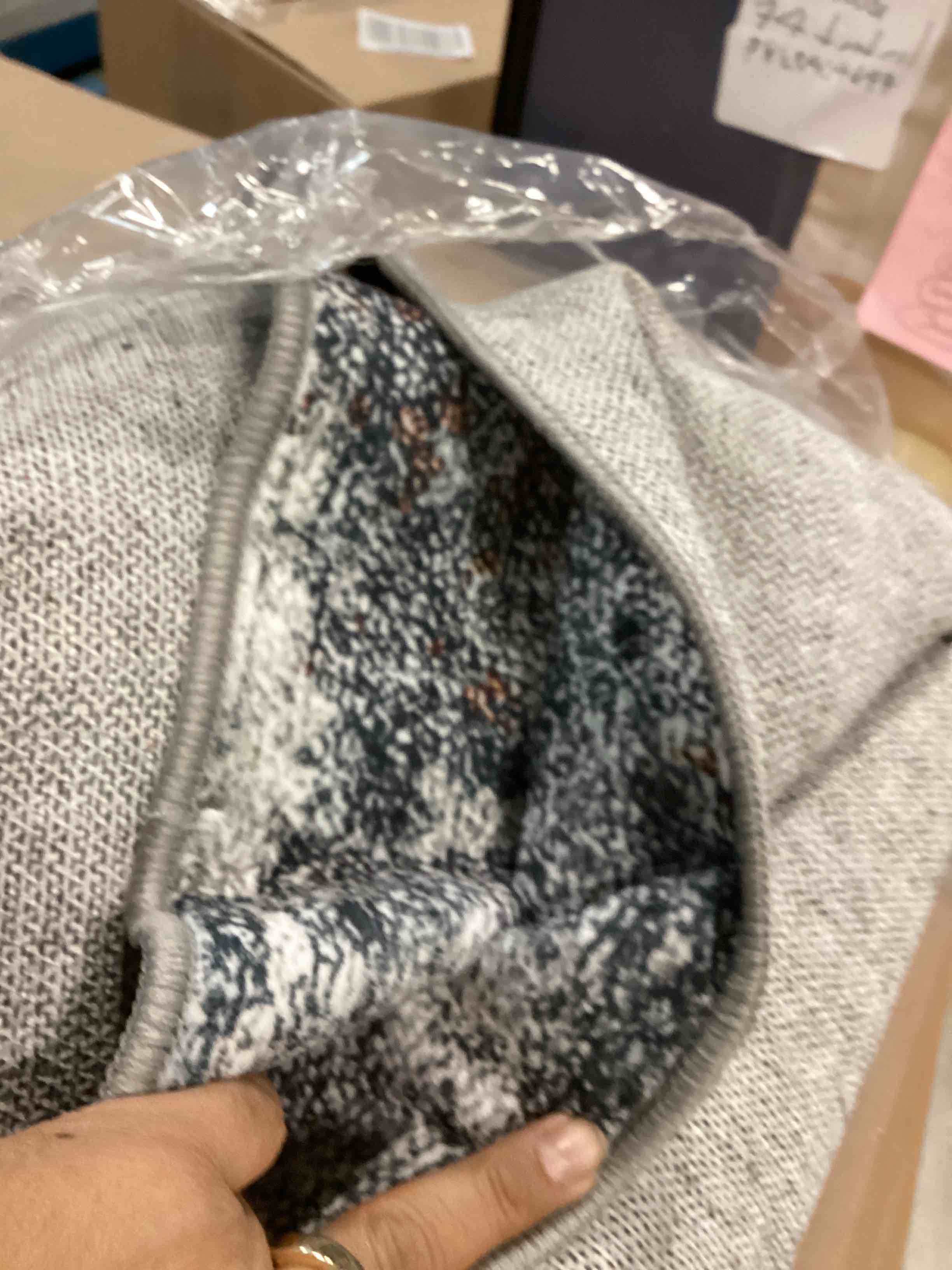 https://s3.amazonaws.com/lotting-images-prod/bidfta/PPE0422329_1729509336800.jpeg