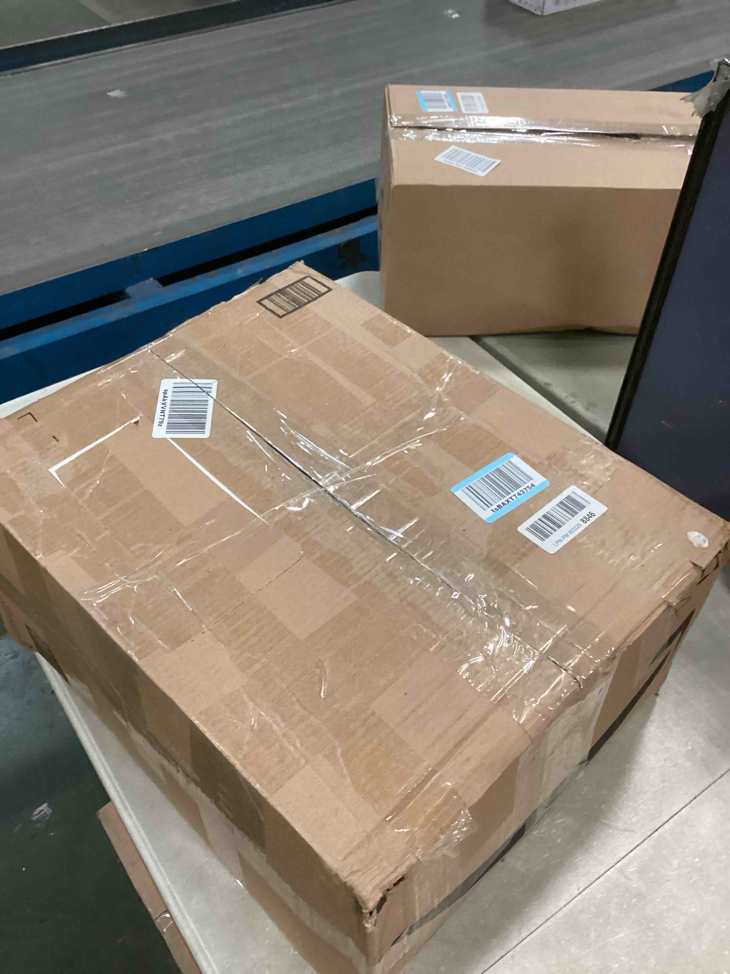 https://s3.amazonaws.com/lotting-images-prod/bidfta/PPE0422329_1729509360362.jpeg
