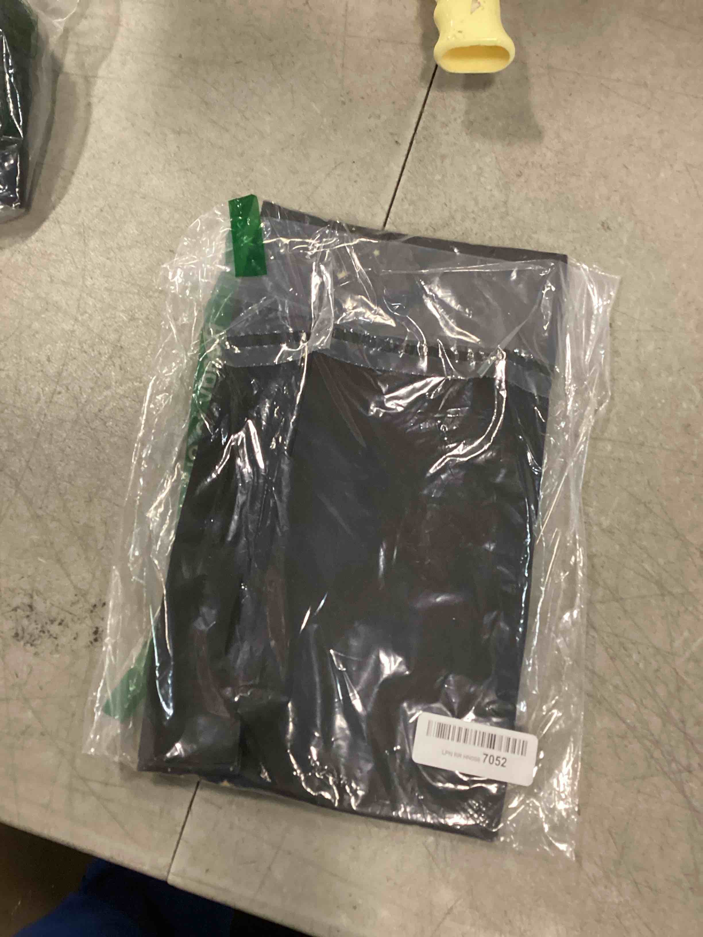 https://s3.amazonaws.com/lotting-images-prod/bidfta/PPE0422541_1729252979395.jpeg