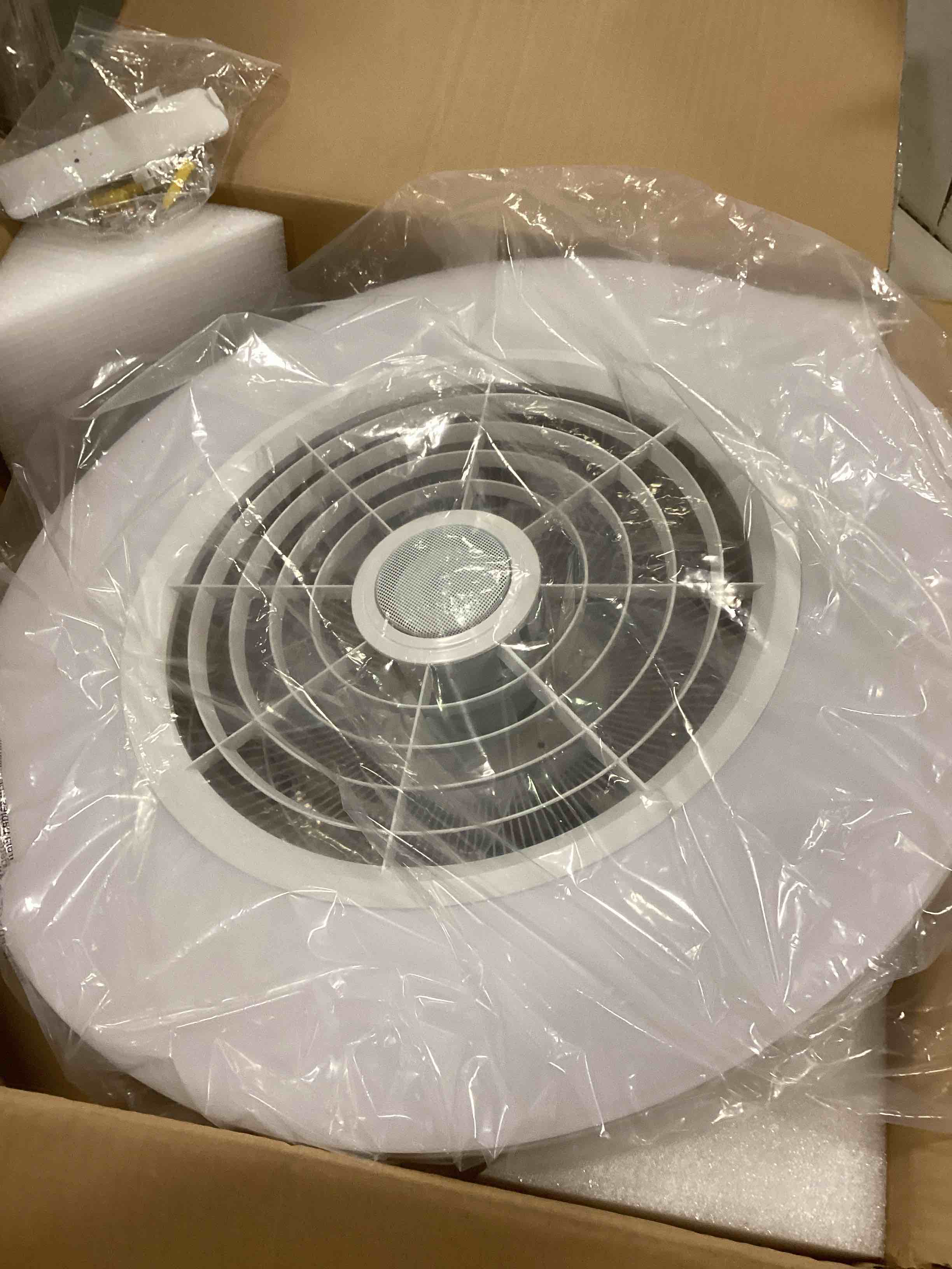 https://s3.amazonaws.com/lotting-images-prod/bidfta/PPE0423079_1729164225512.jpeg
