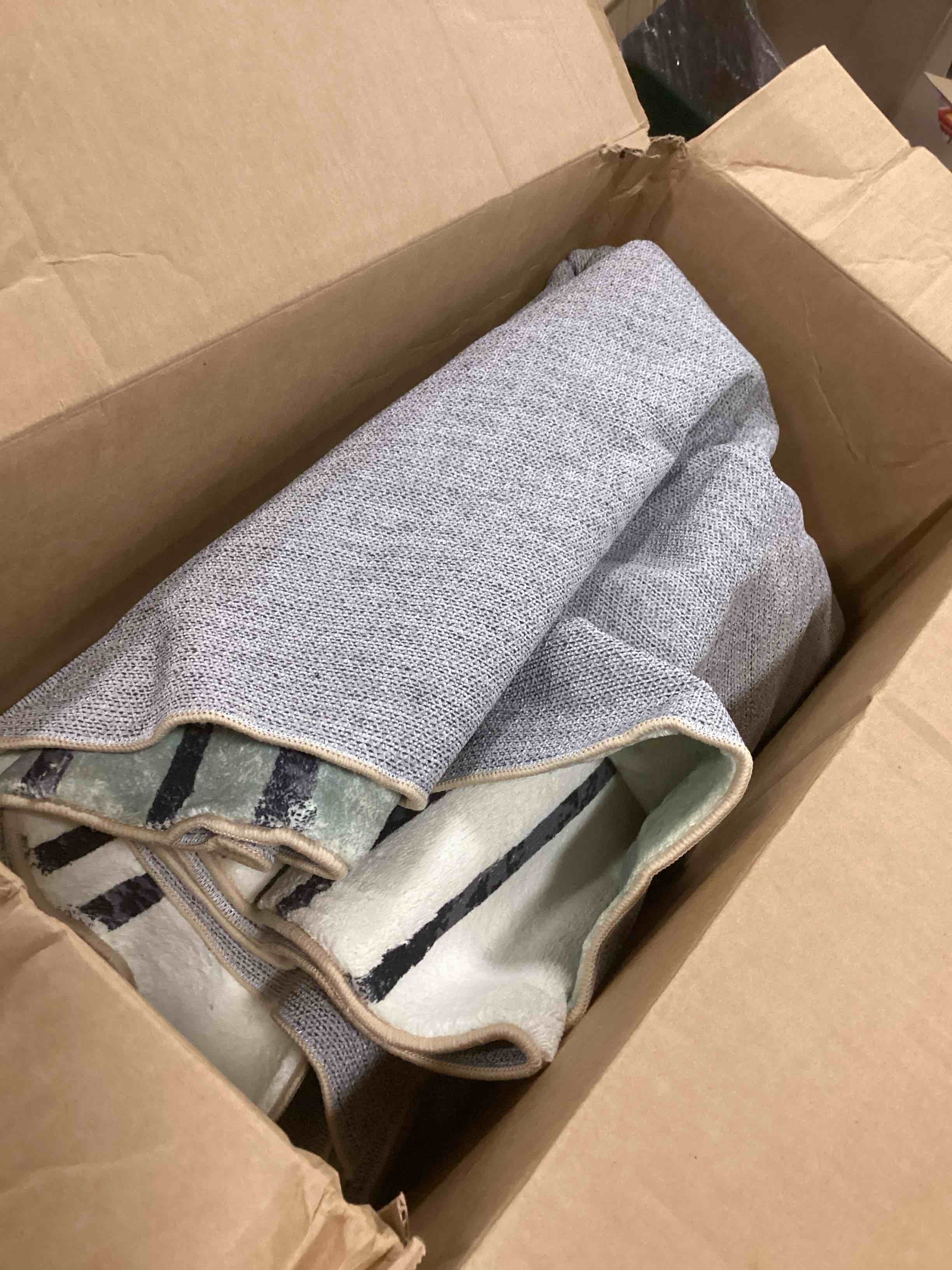 https://s3.amazonaws.com/lotting-images-prod/bidfta/PPE0423571_1728998938447.jpeg