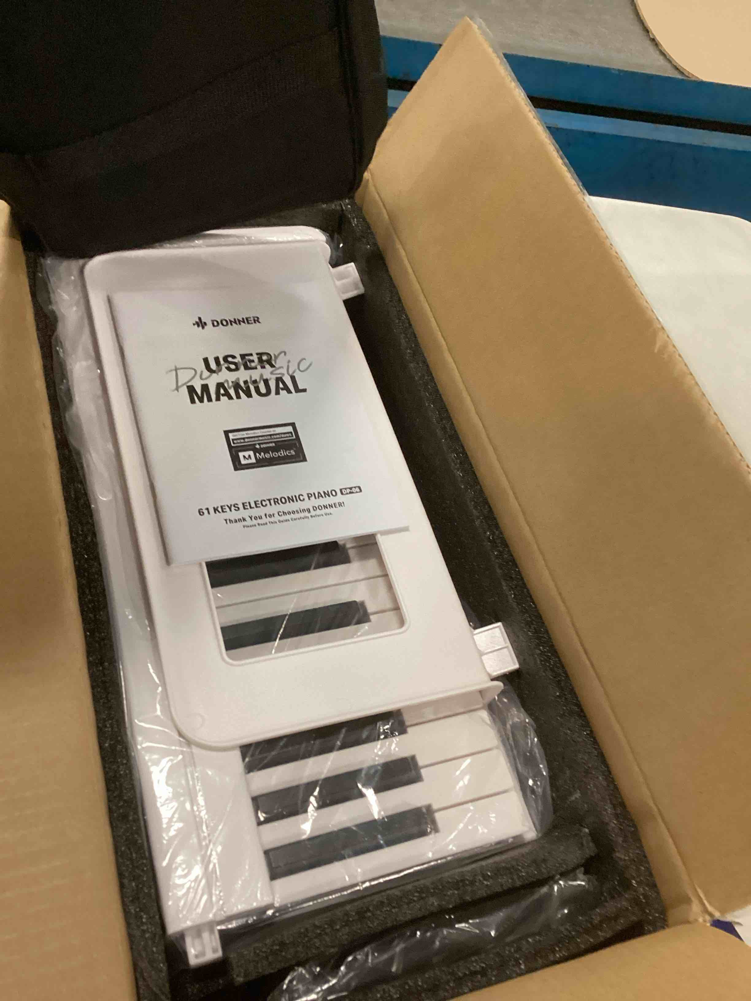 Donner Folding Piano Keyboard, 61 Keys Sensitive Electric Piano