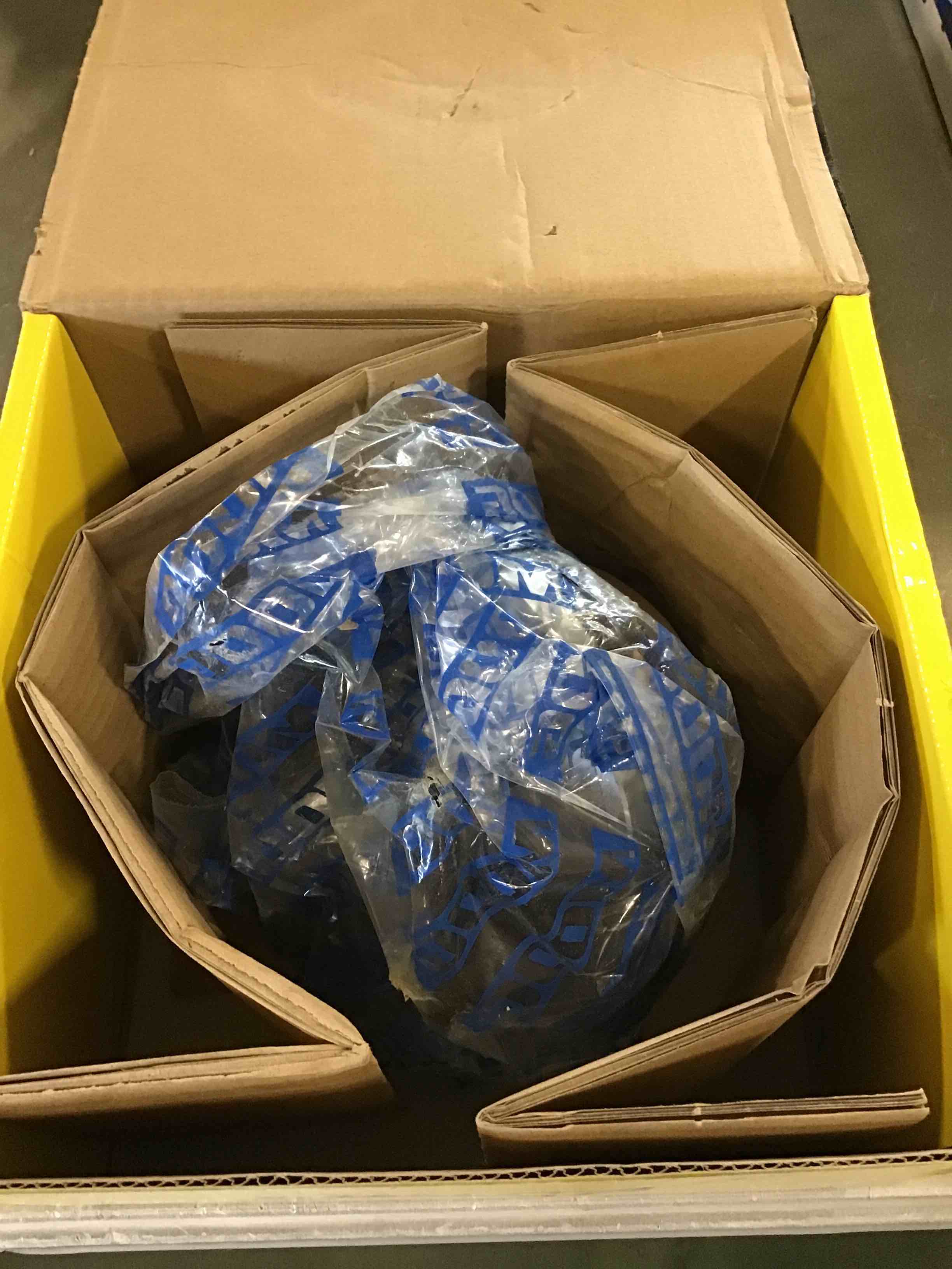 https://s3.amazonaws.com/lotting-images-prod/bidfta/PPE0427705_1729690922629.jpeg