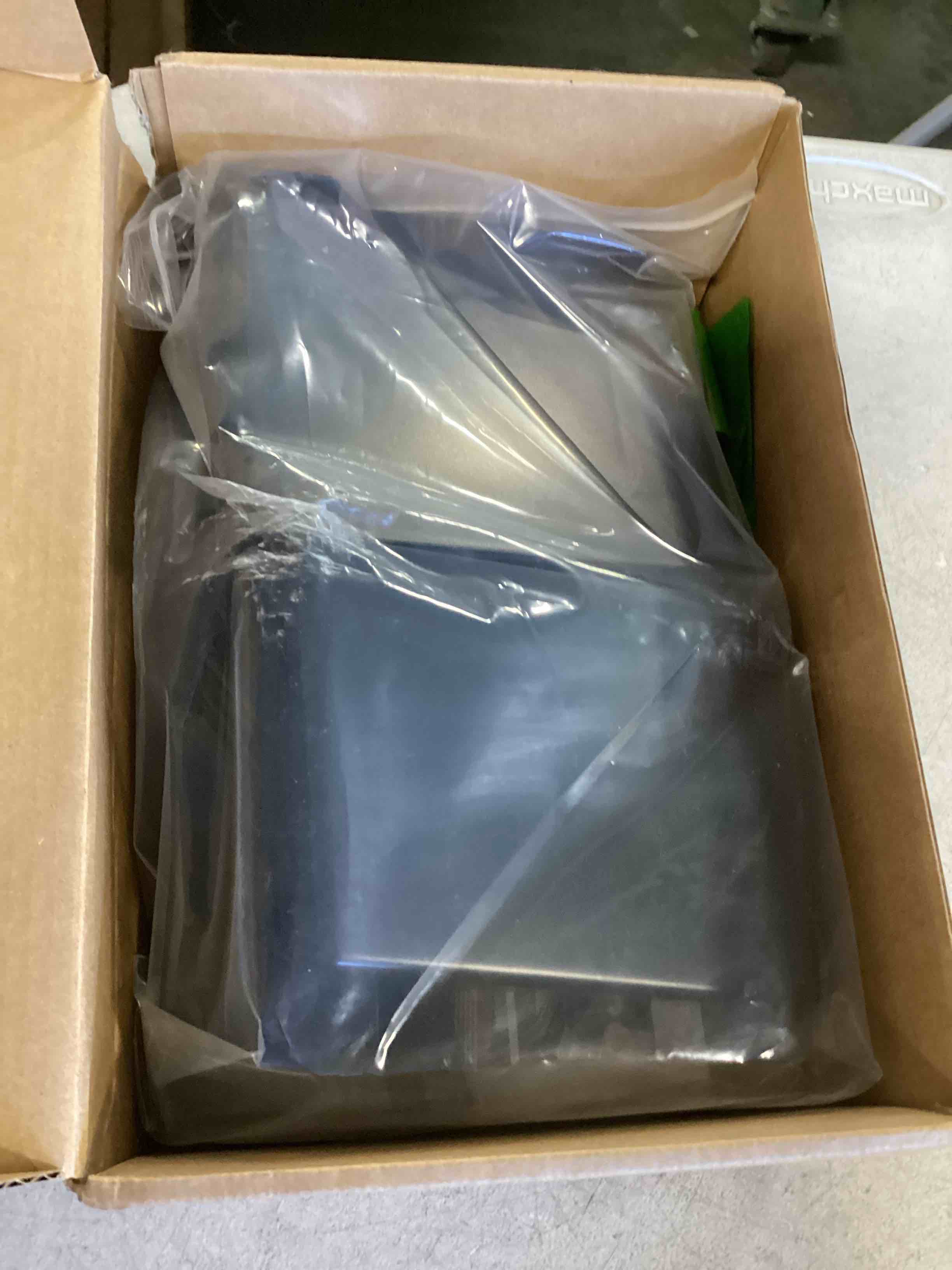 https://s3.amazonaws.com/lotting-images-prod/bidfta/PPE0429047_1728319933172.jpeg