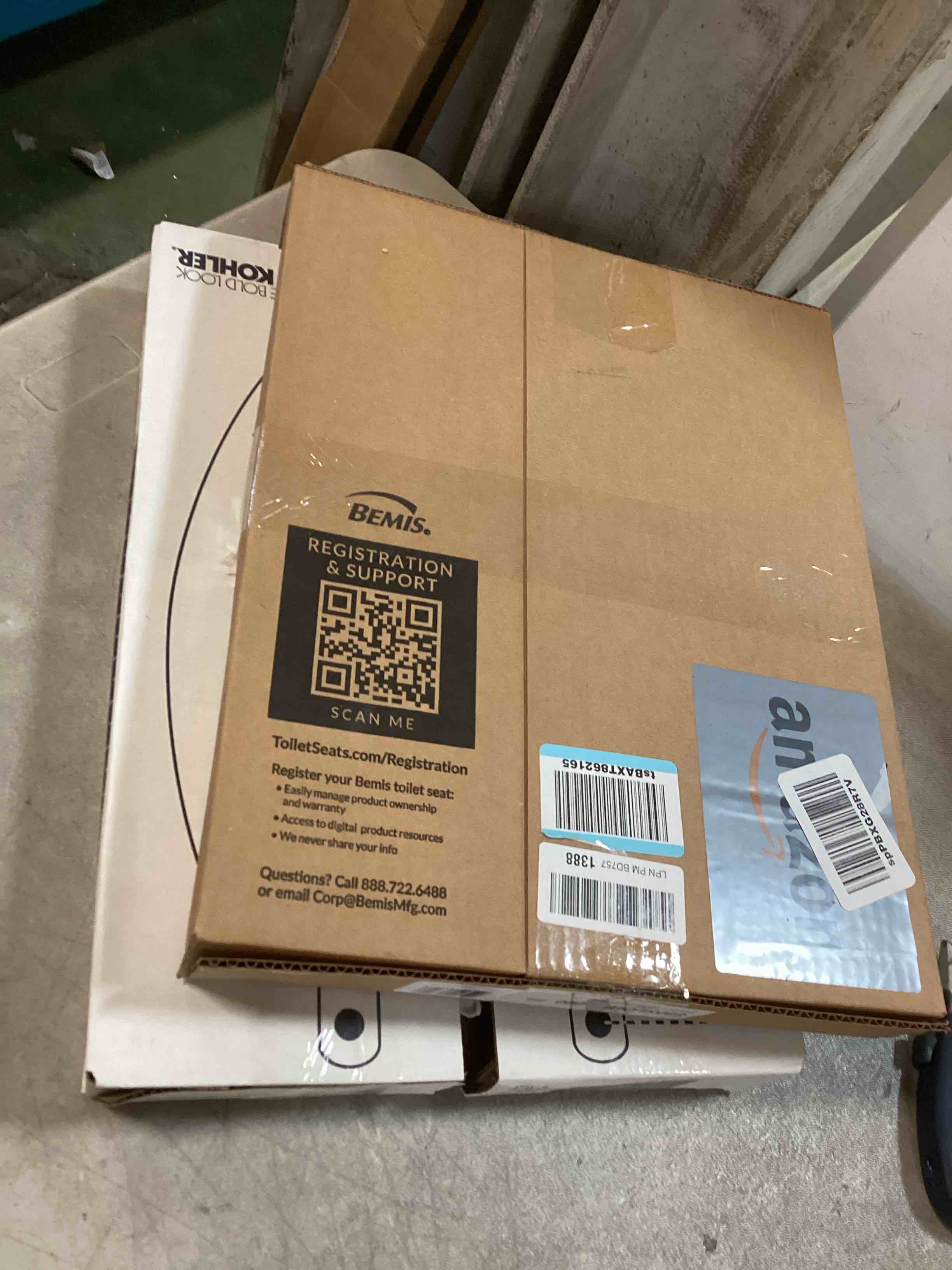 Assortment of Round Bowl Seats, fits all round toilets, (Different