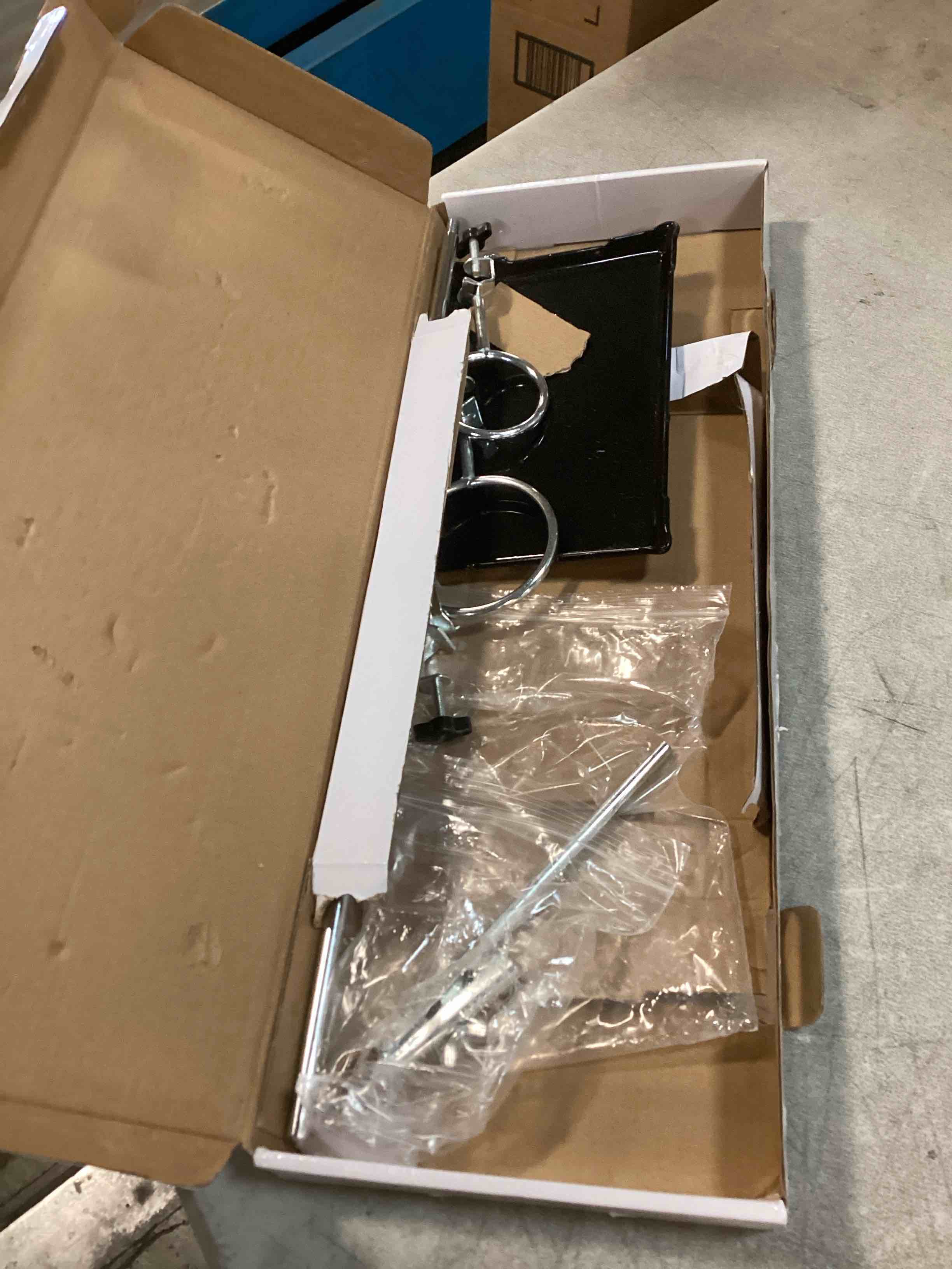 https://s3.amazonaws.com/lotting-images-prod/bidfta/PPE0429271_1728143203162.jpeg