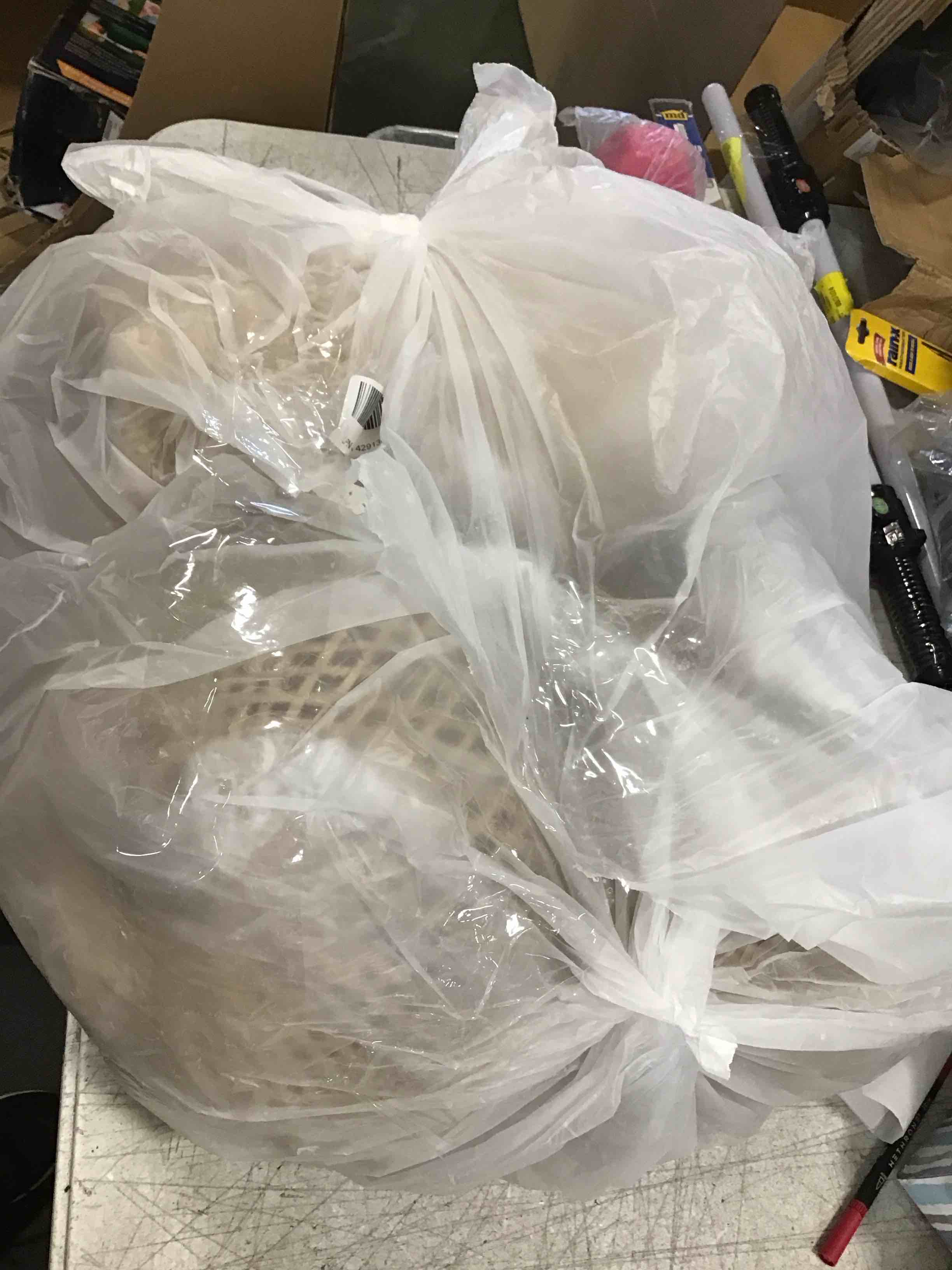 https://s3.amazonaws.com/lotting-images-prod/bidfta/PPE0430211_1729187227882.jpeg