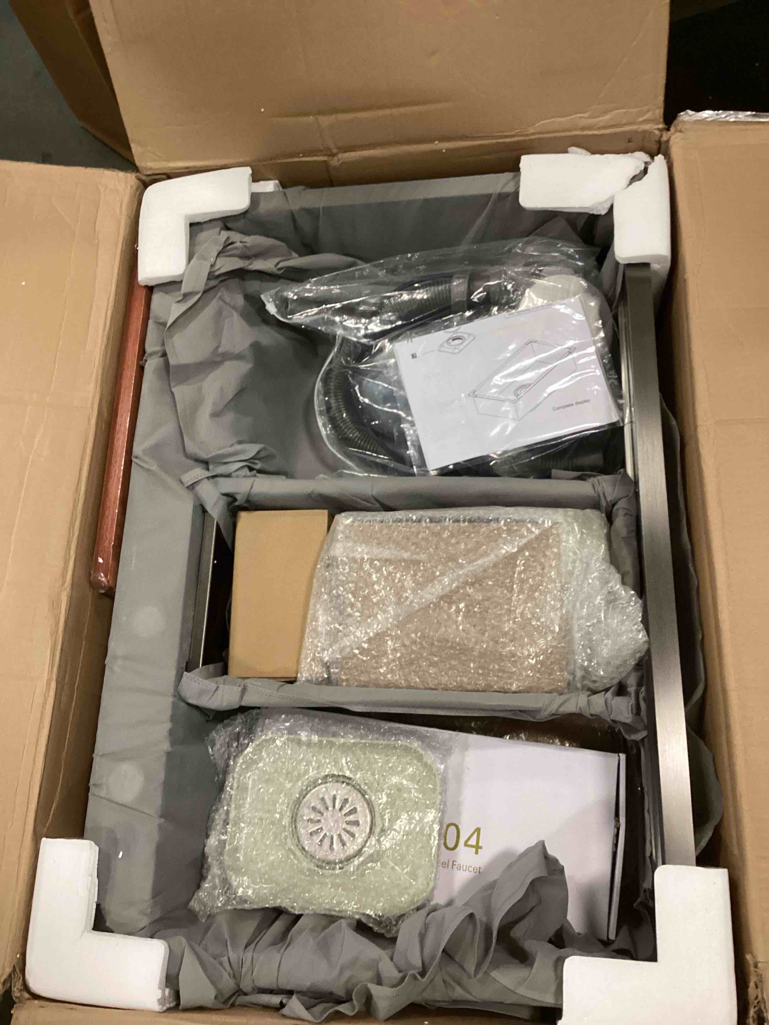https://s3.amazonaws.com/lotting-images-prod/bidfta/PPE0430654_1728998611628.jpeg
