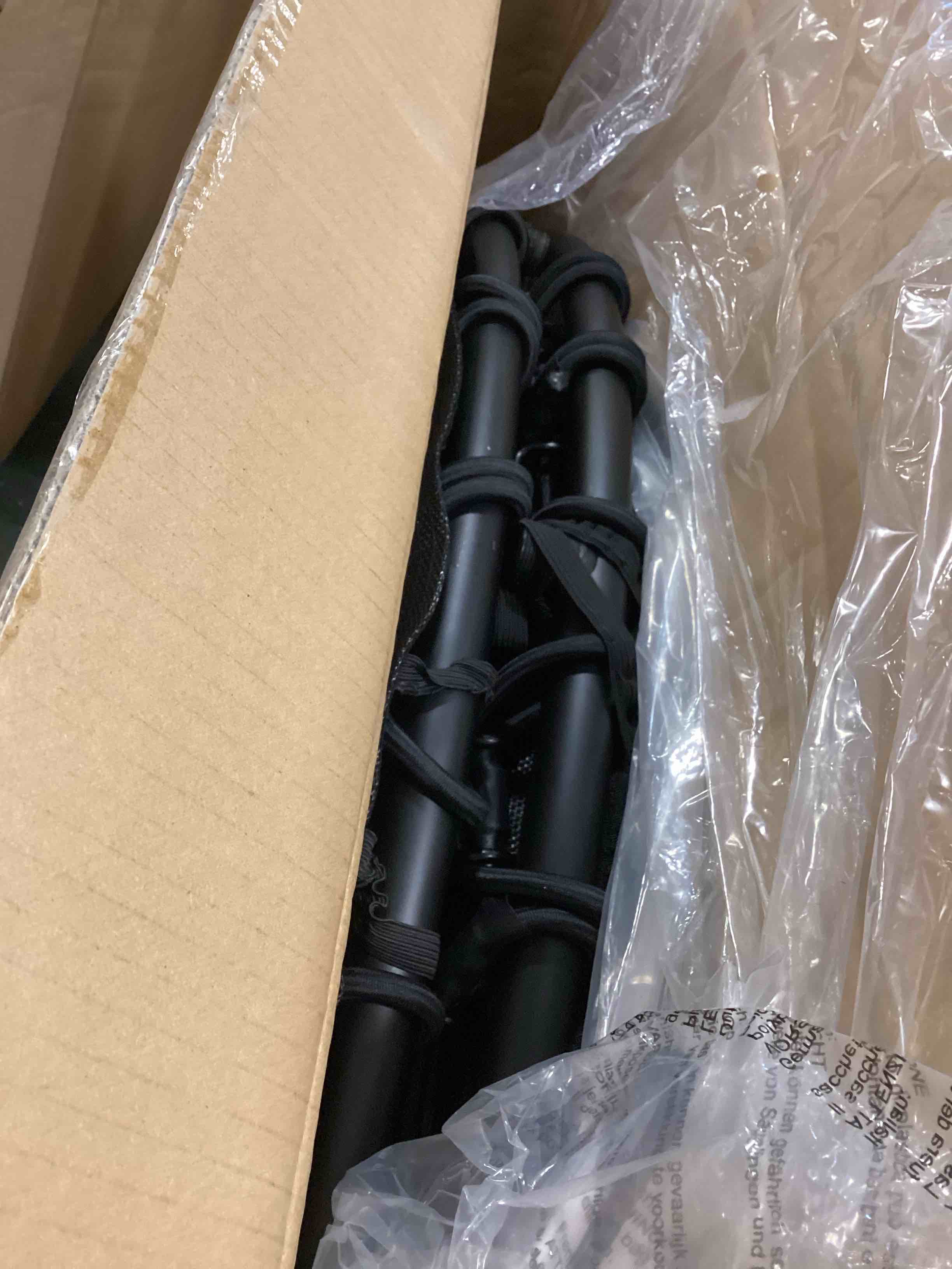 https://s3.amazonaws.com/lotting-images-prod/bidfta/PPE0431168_1728659504566.jpeg