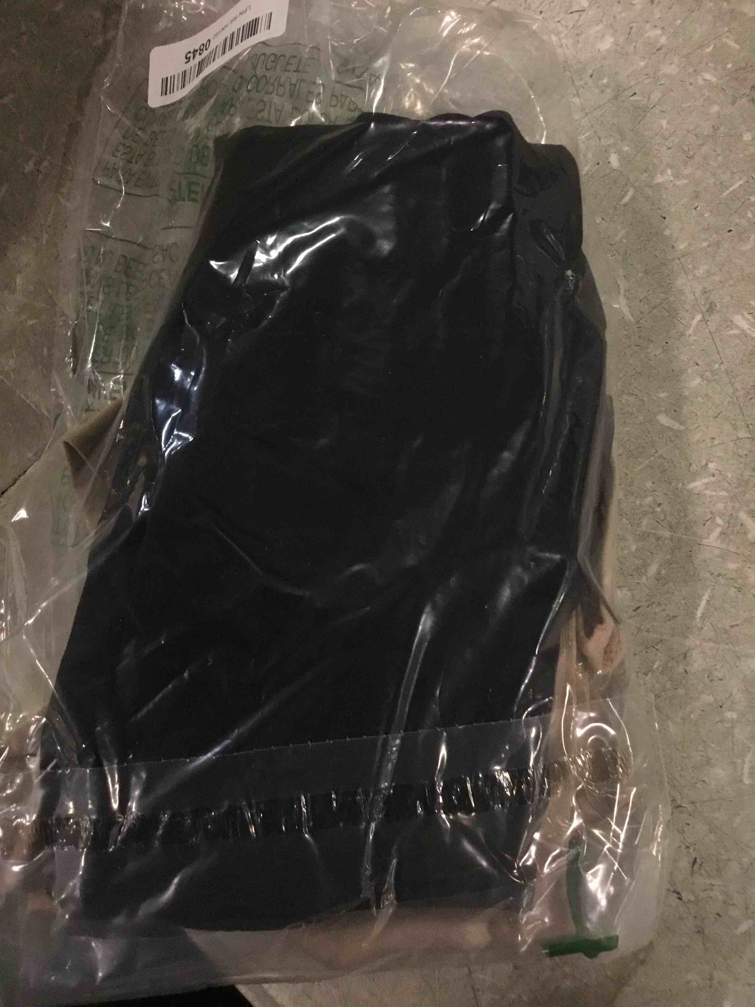 https://s3.amazonaws.com/lotting-images-prod/bidfta/PPE0432917_1728959906851.jpeg