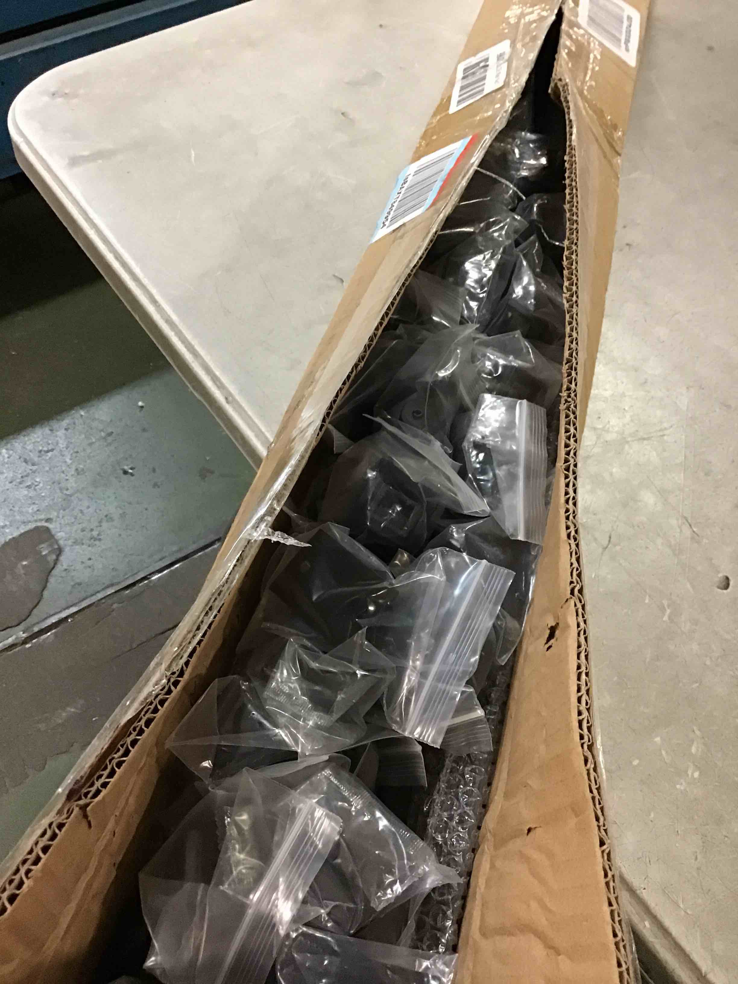 https://s3.amazonaws.com/lotting-images-prod/bidfta/PPE0433475_1728534312861.jpeg