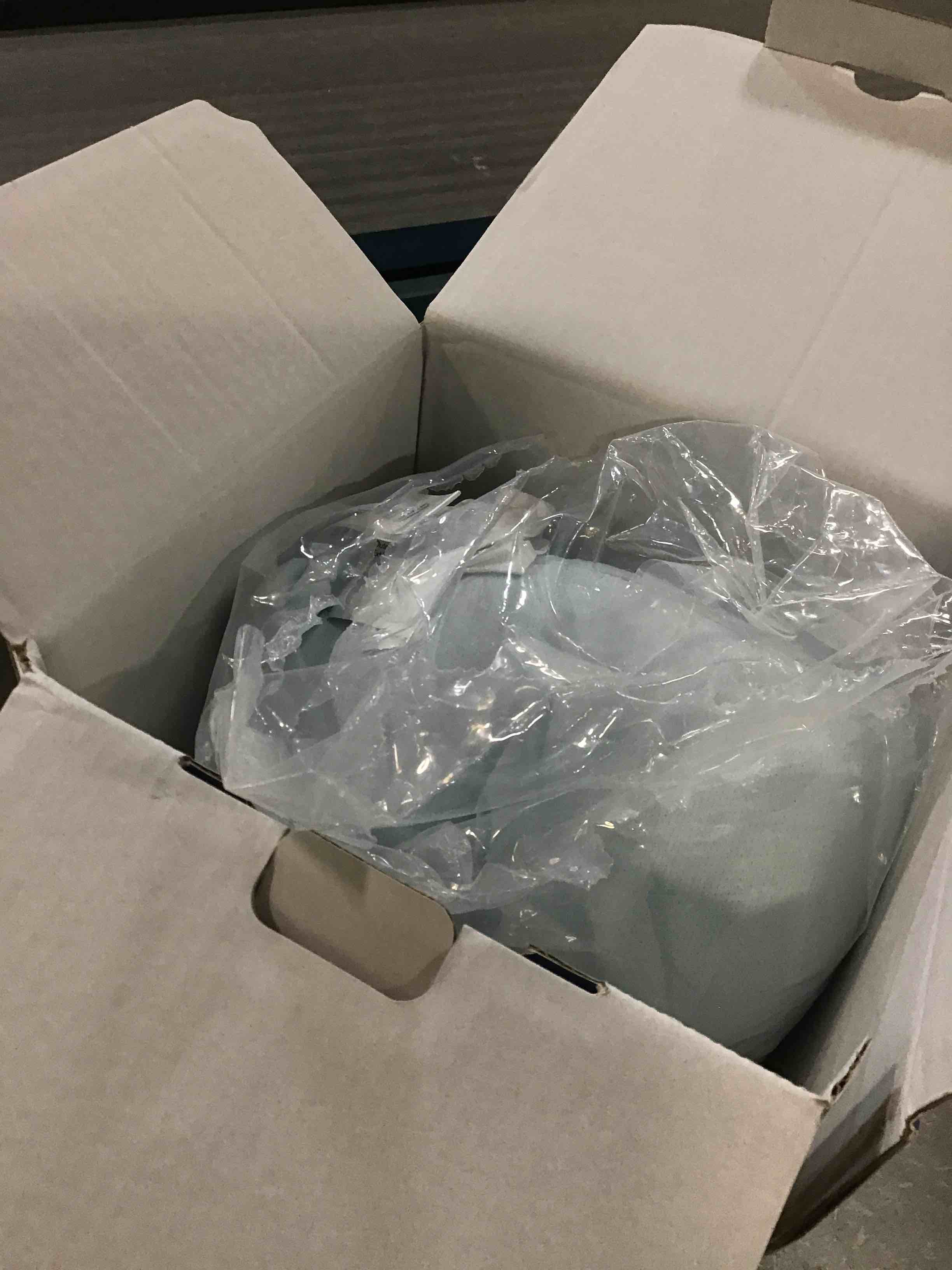 https://s3.amazonaws.com/lotting-images-prod/bidfta/PPE0433697_1728450626229.jpeg
