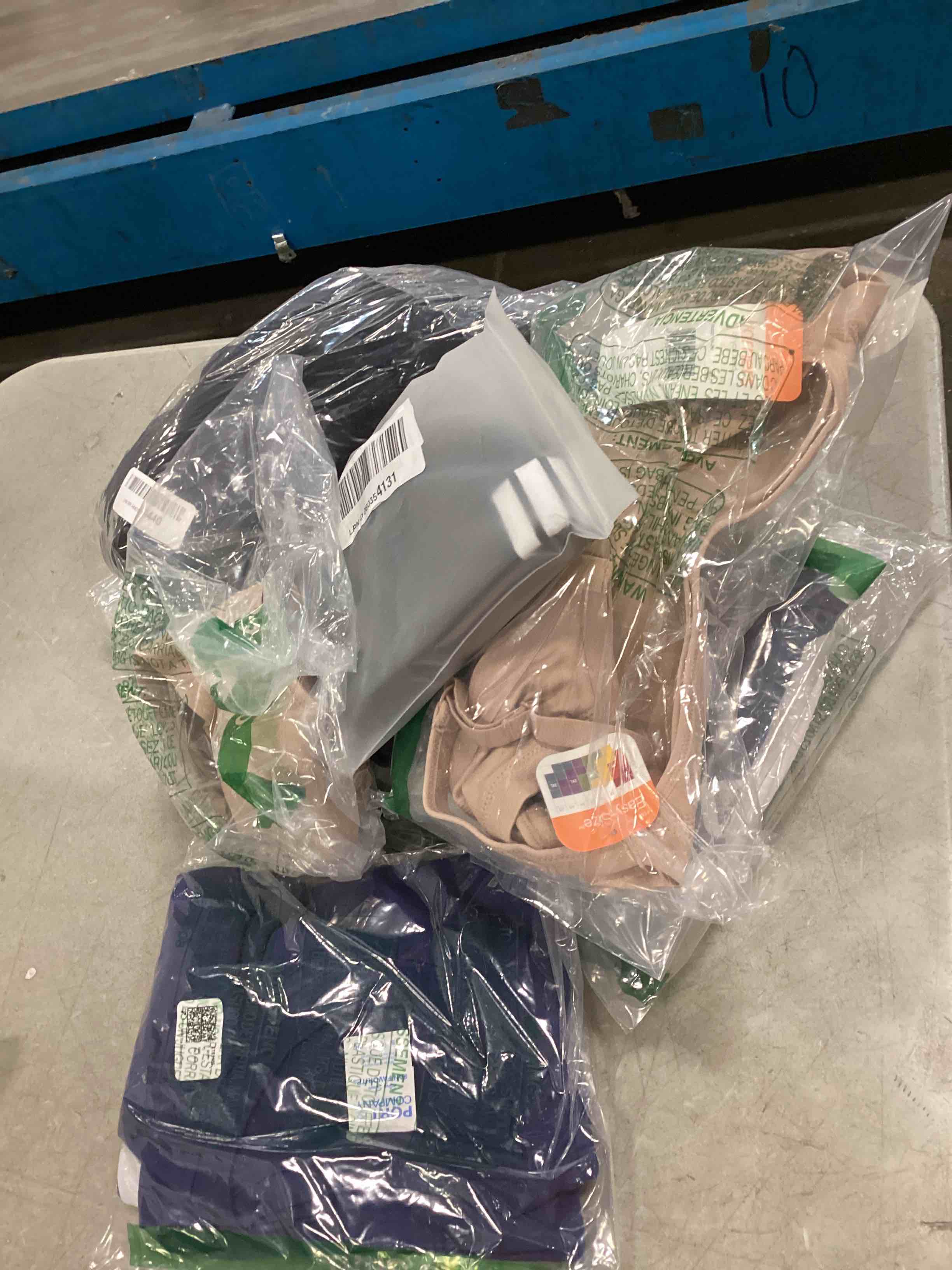 https://s3.amazonaws.com/lotting-images-prod/bidfta/PPE0434616_1728448264952.jpeg