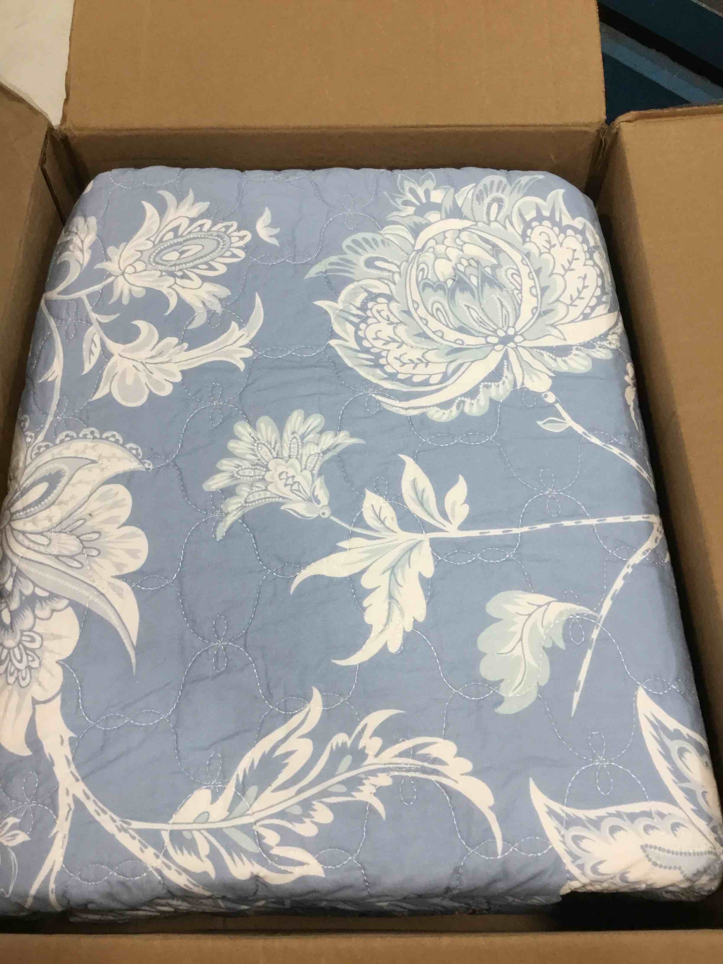 https://s3.amazonaws.com/lotting-images-prod/bidfta/PPE0435357_1728076313212.jpeg