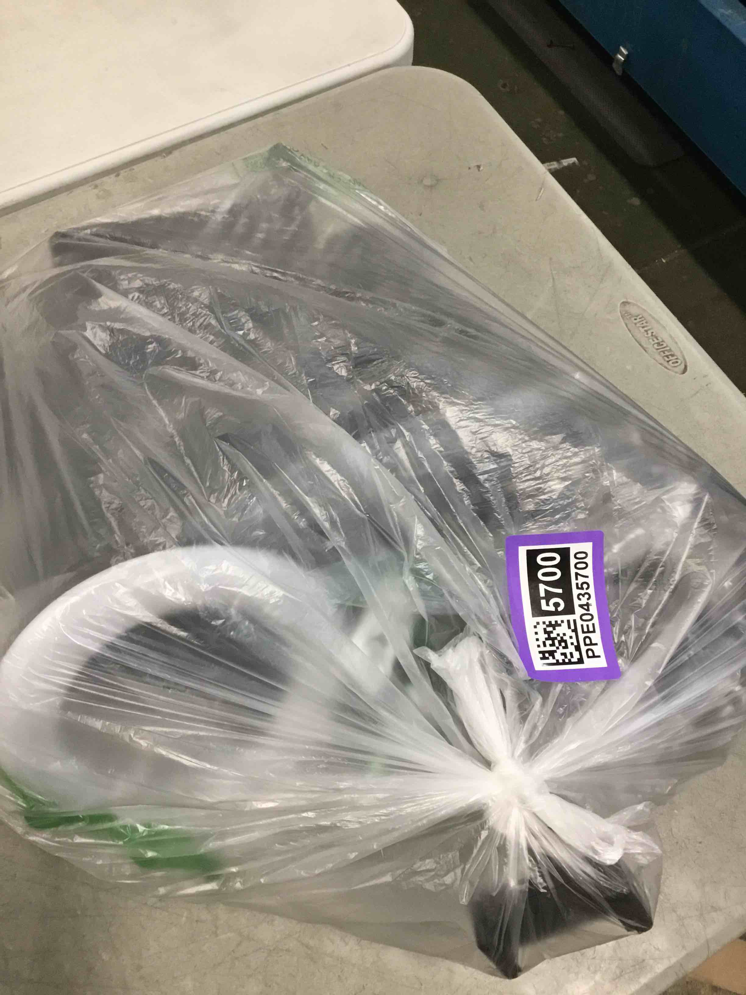 https://s3.amazonaws.com/lotting-images-prod/bidfta/PPE0435700_1727913918595.jpeg