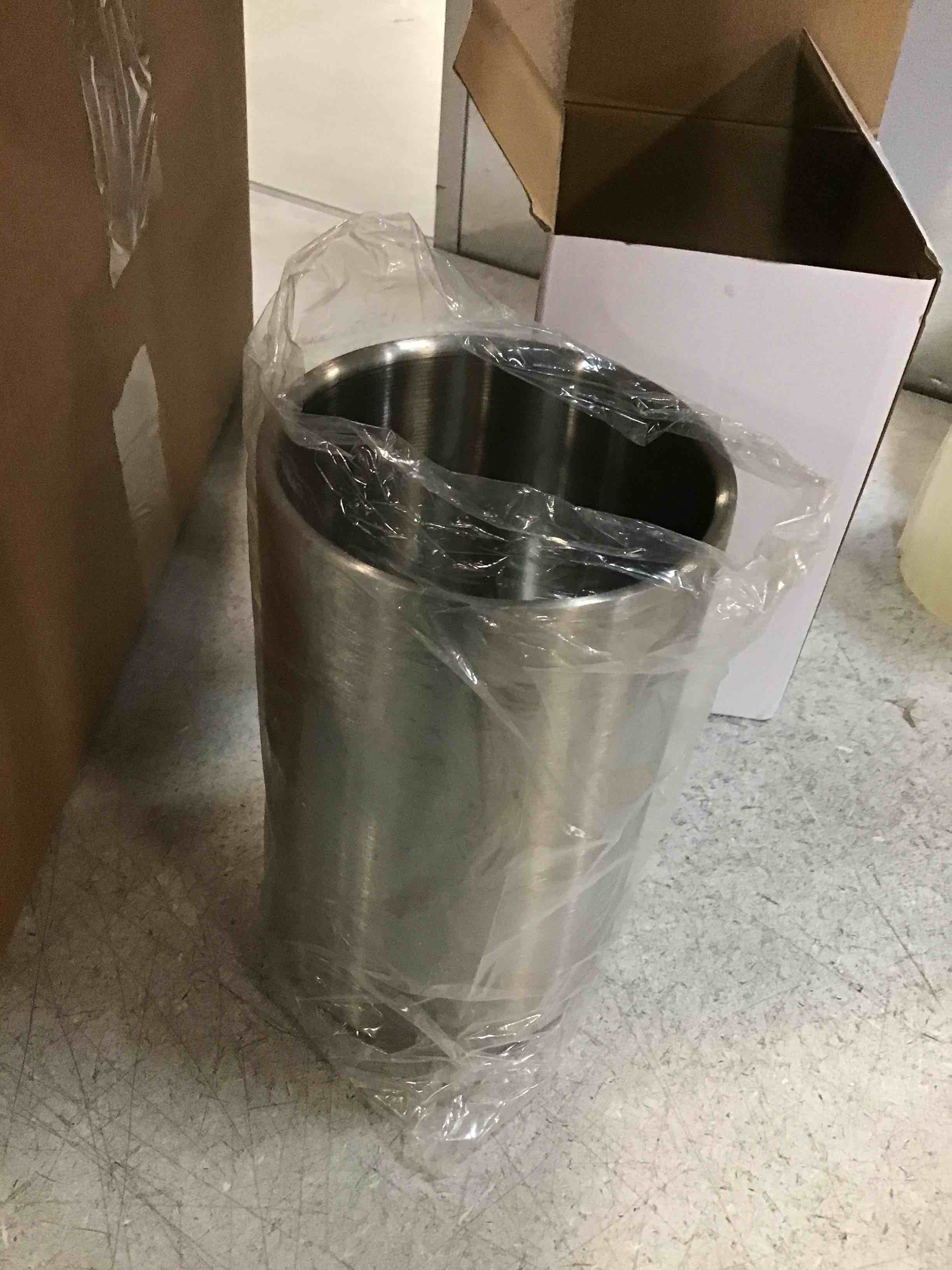 https://s3.amazonaws.com/lotting-images-prod/bidfta/PPE0437396_1728498312974.jpeg