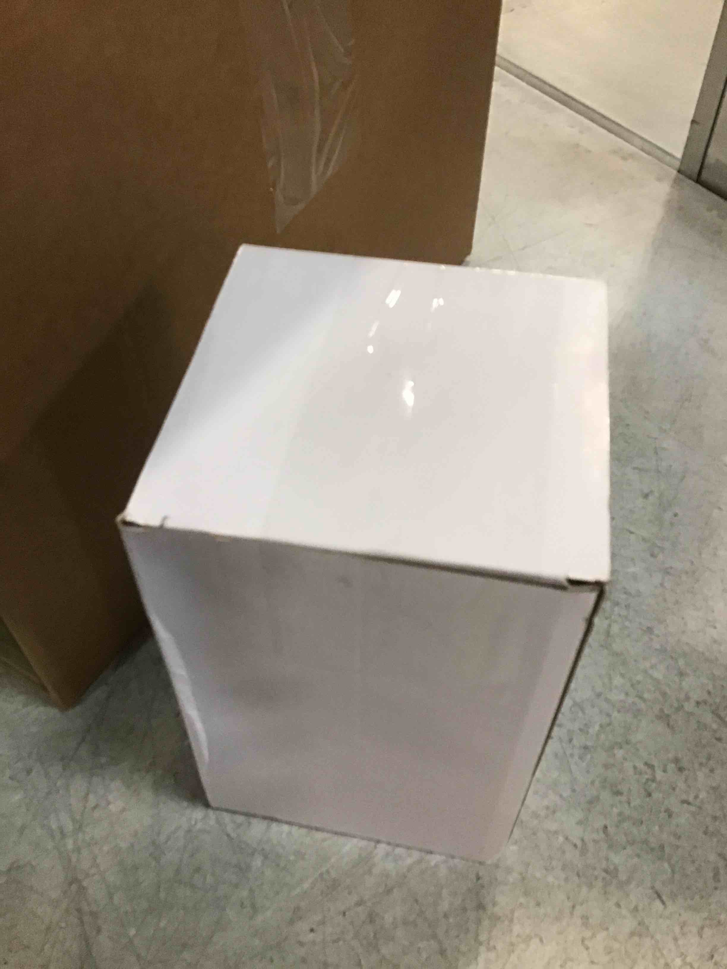 https://s3.amazonaws.com/lotting-images-prod/bidfta/PPE0437397_1728498329025.jpeg