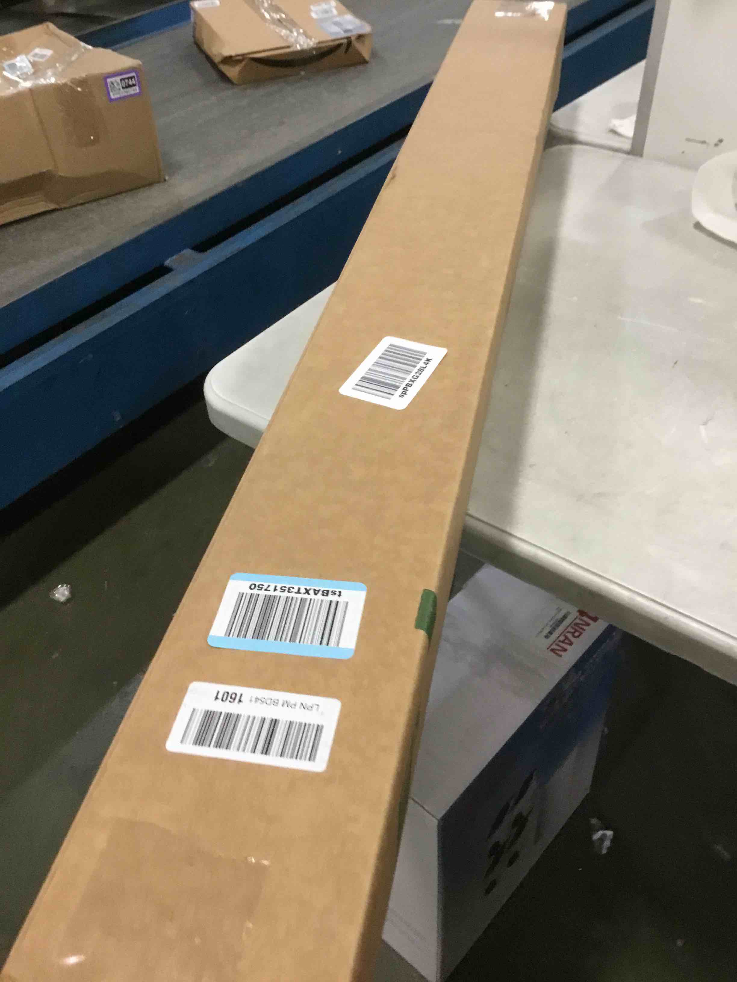 https://s3.amazonaws.com/lotting-images-prod/bidfta/PPE0440177_1728945547524.jpeg