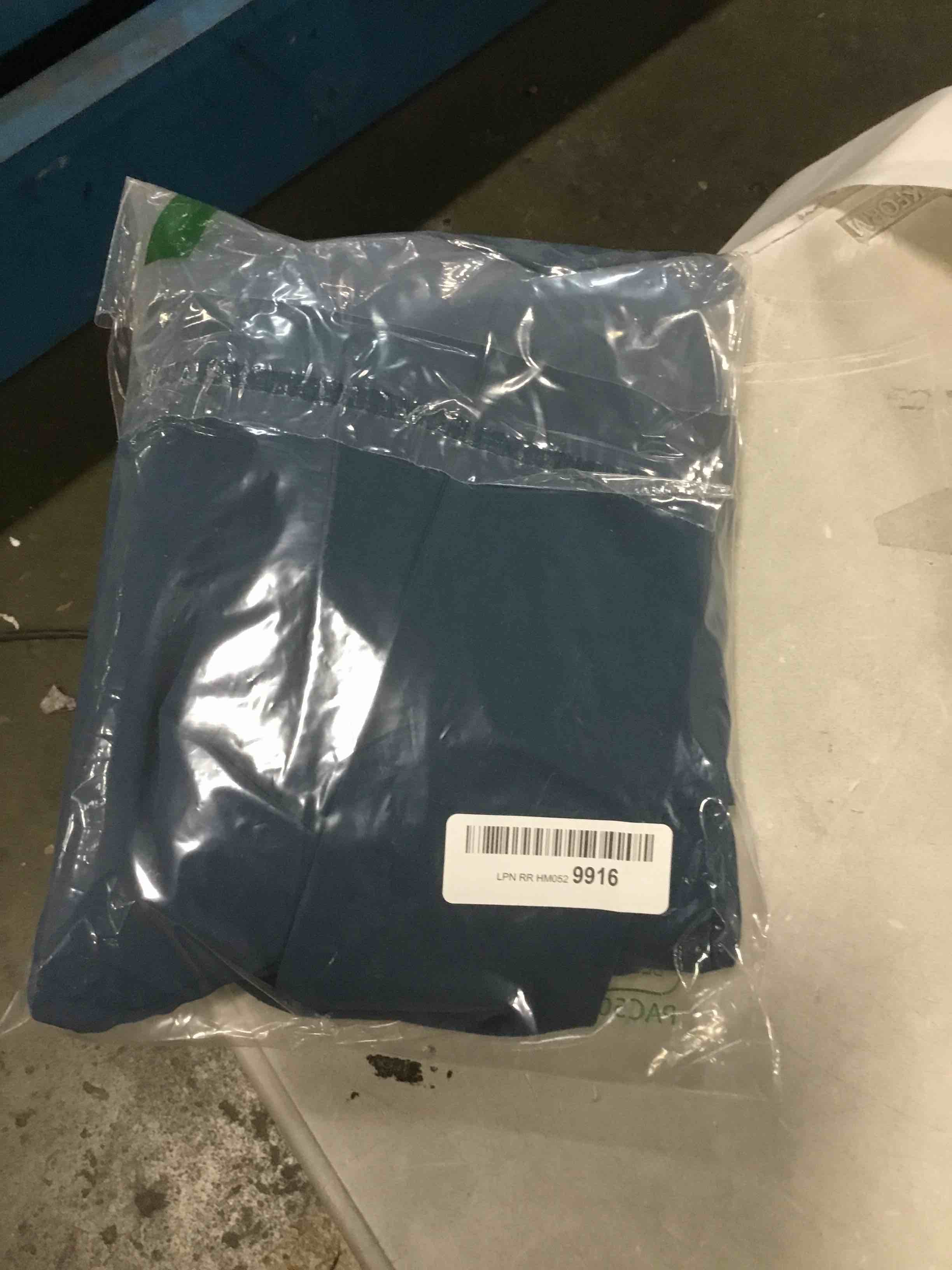 https://s3.amazonaws.com/lotting-images-prod/bidfta/PPE0440271_1728705337279.jpeg