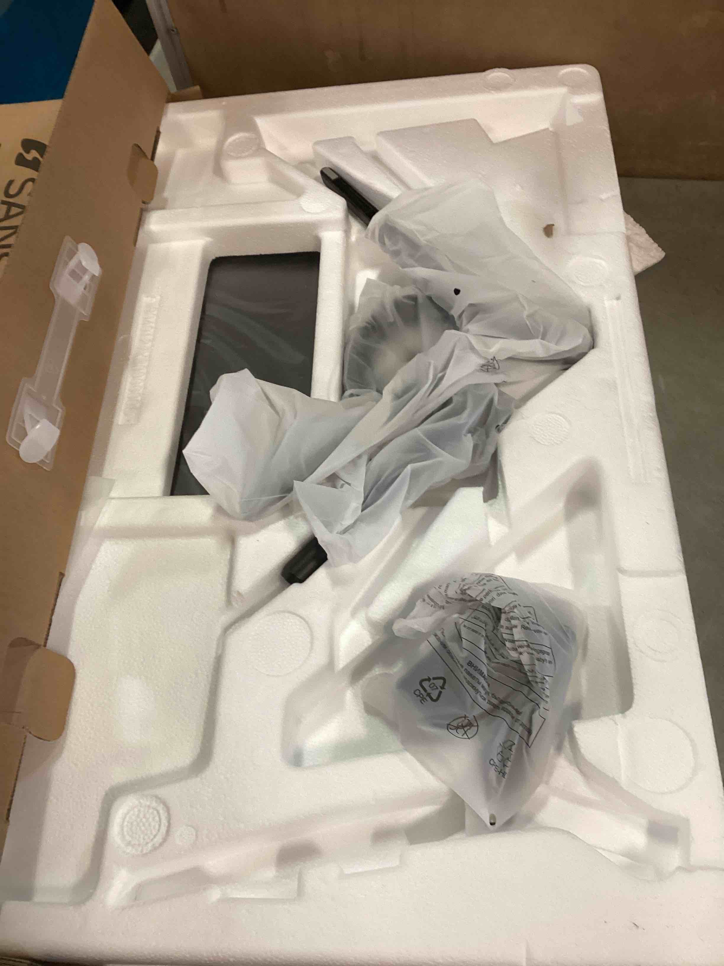 https://s3.amazonaws.com/lotting-images-prod/bidfta/PPE0442395_1729785865837.jpeg