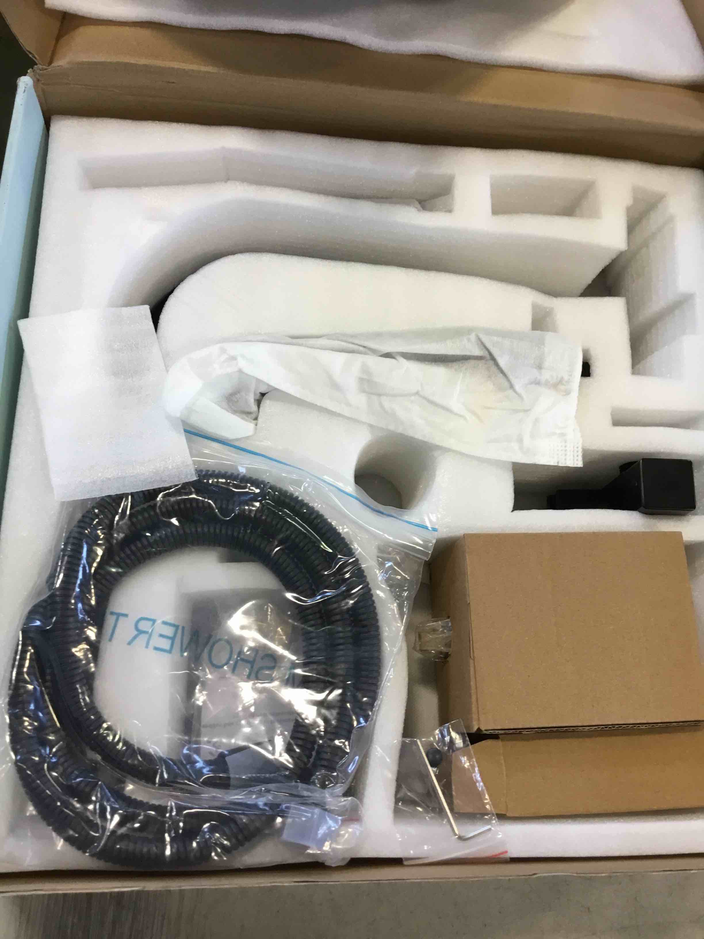 https://s3.amazonaws.com/lotting-images-prod/bidfta/PPE0444402_1728675046580.jpeg
