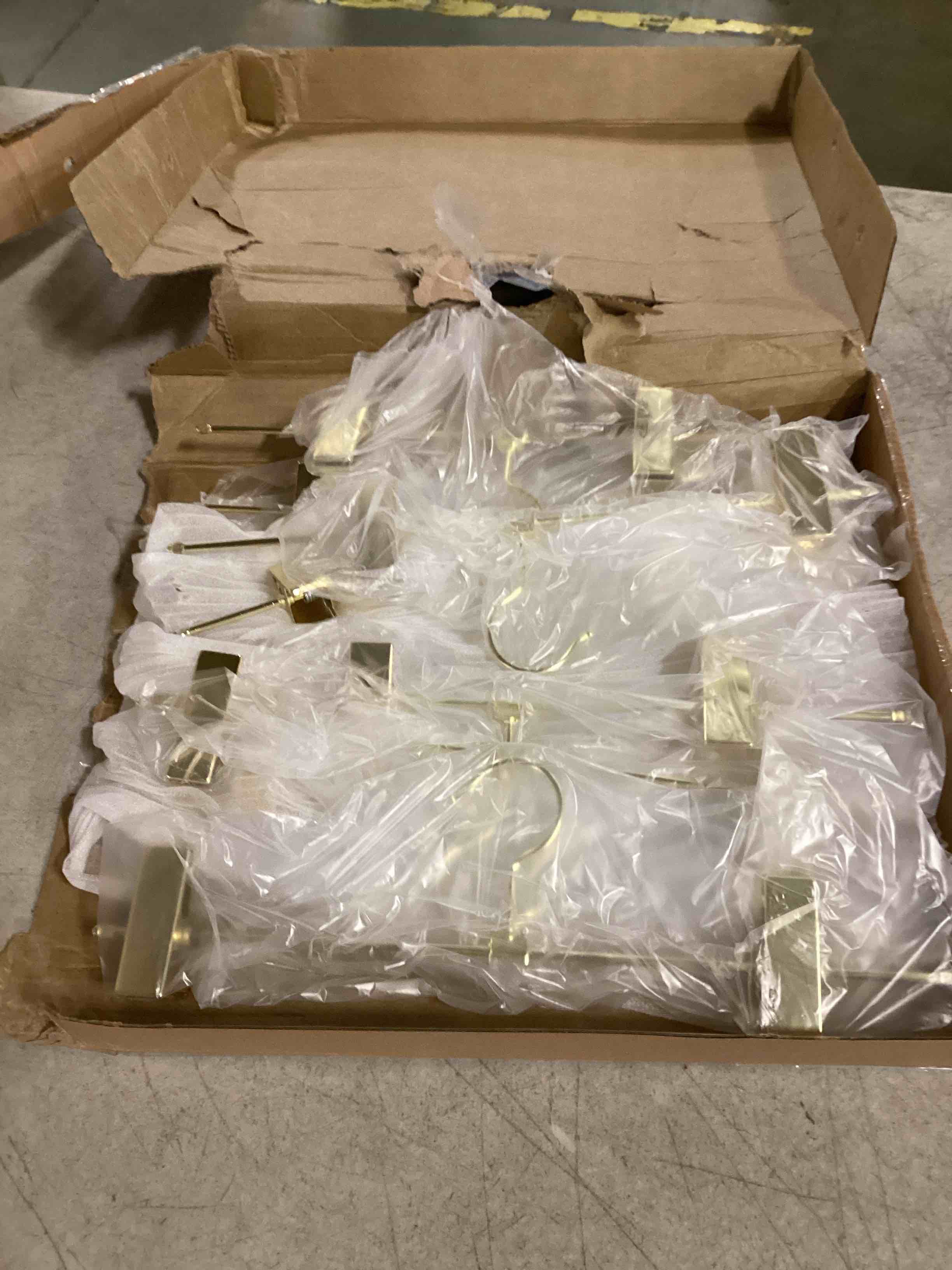 https://s3.amazonaws.com/lotting-images-prod/bidfta/PPE0446440_1729165690380.jpeg
