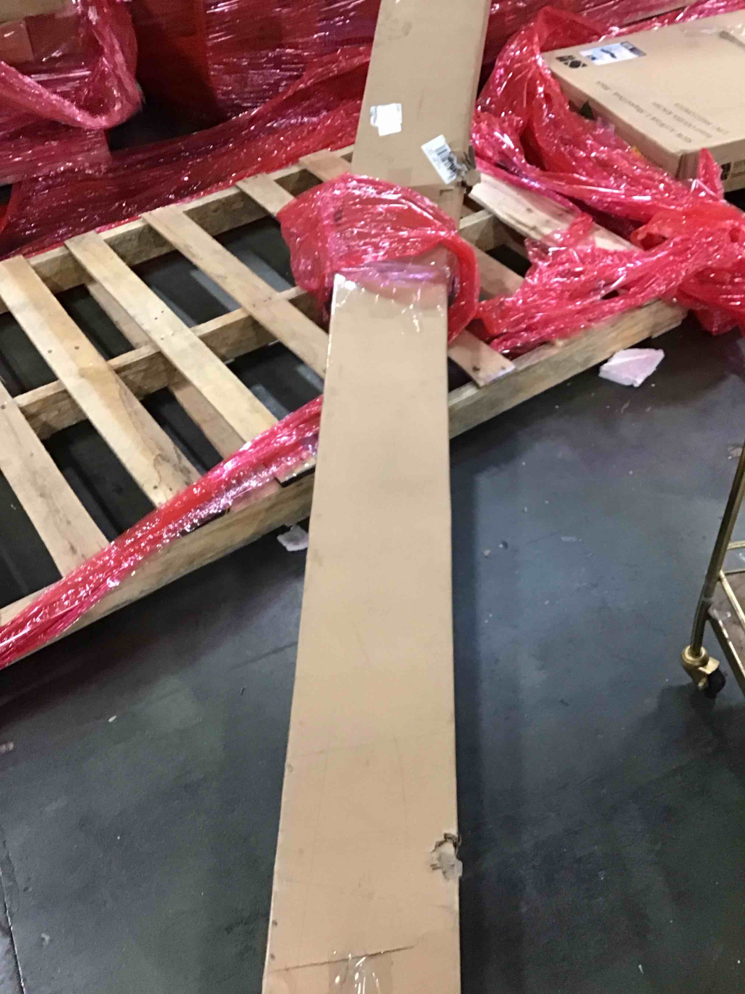 https://s3.amazonaws.com/lotting-images-prod/bidfta/PPE0448580_1738243876456.jpeg