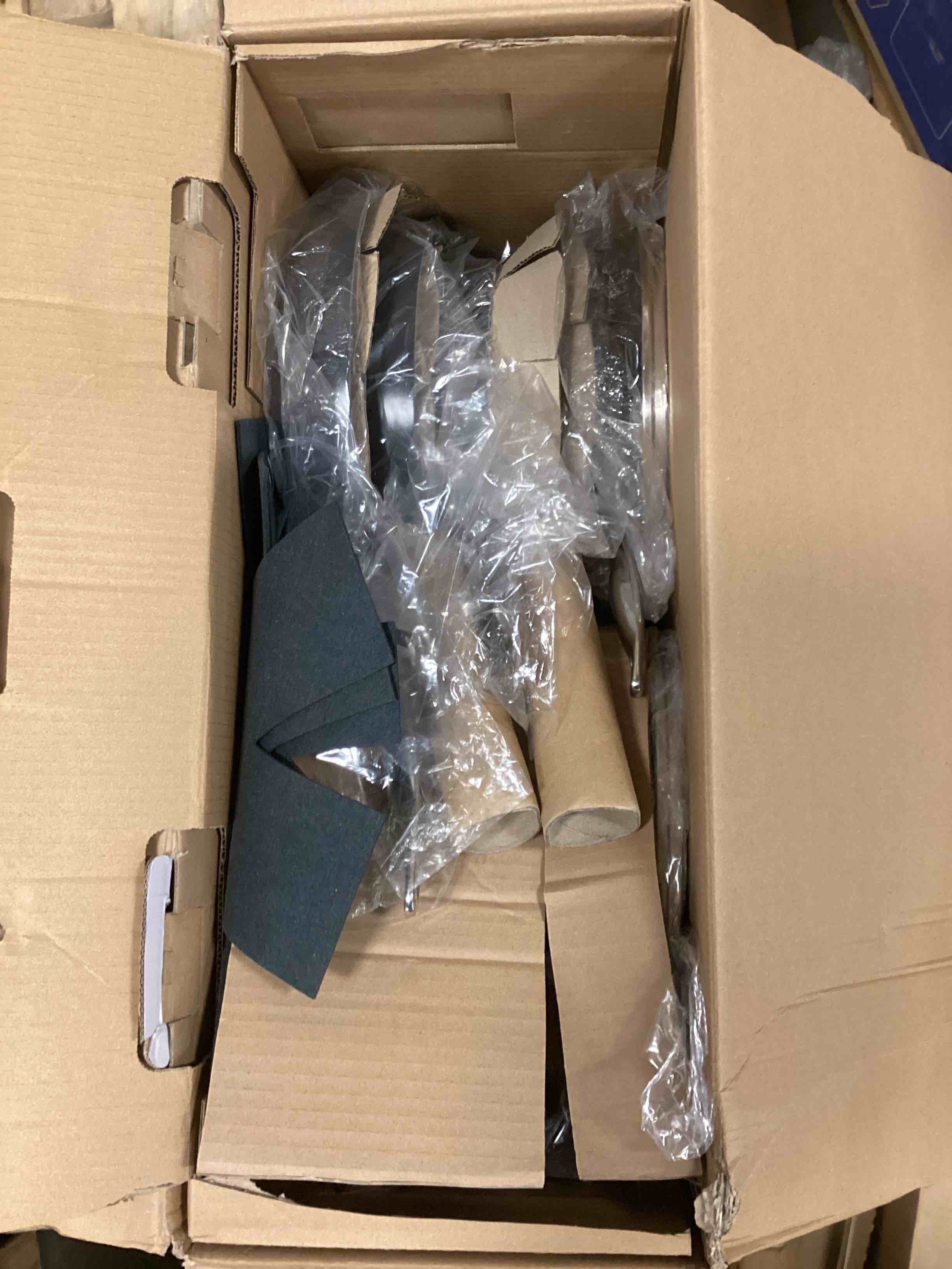 https://s3.amazonaws.com/lotting-images-prod/bidfta/PPE0461707_1732130044085.jpeg