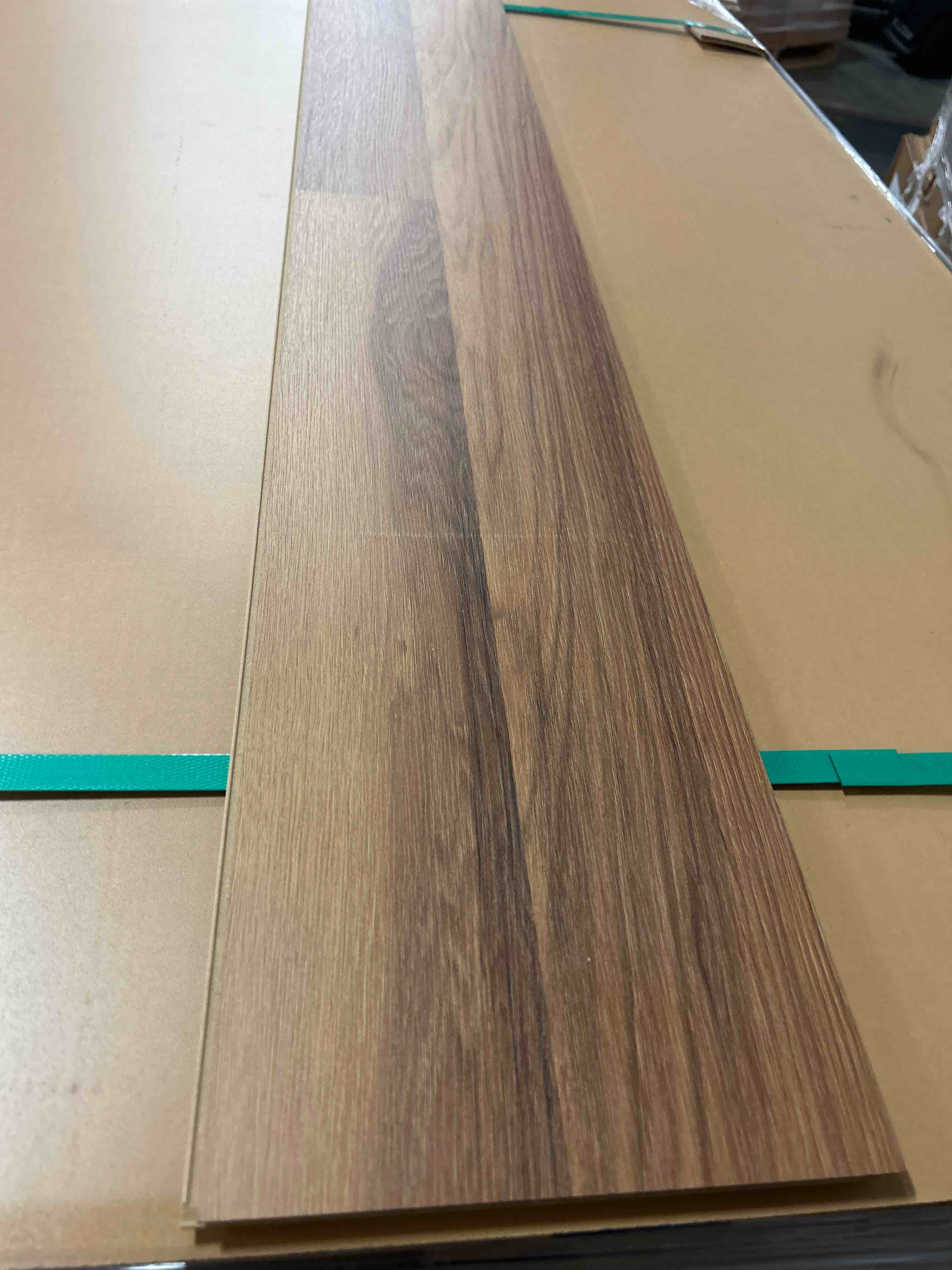 Laminate Wood Flooring (25.5 sq ft/ Box) 56 Boxes = 1428 Sq Ft Bid per sq ft 