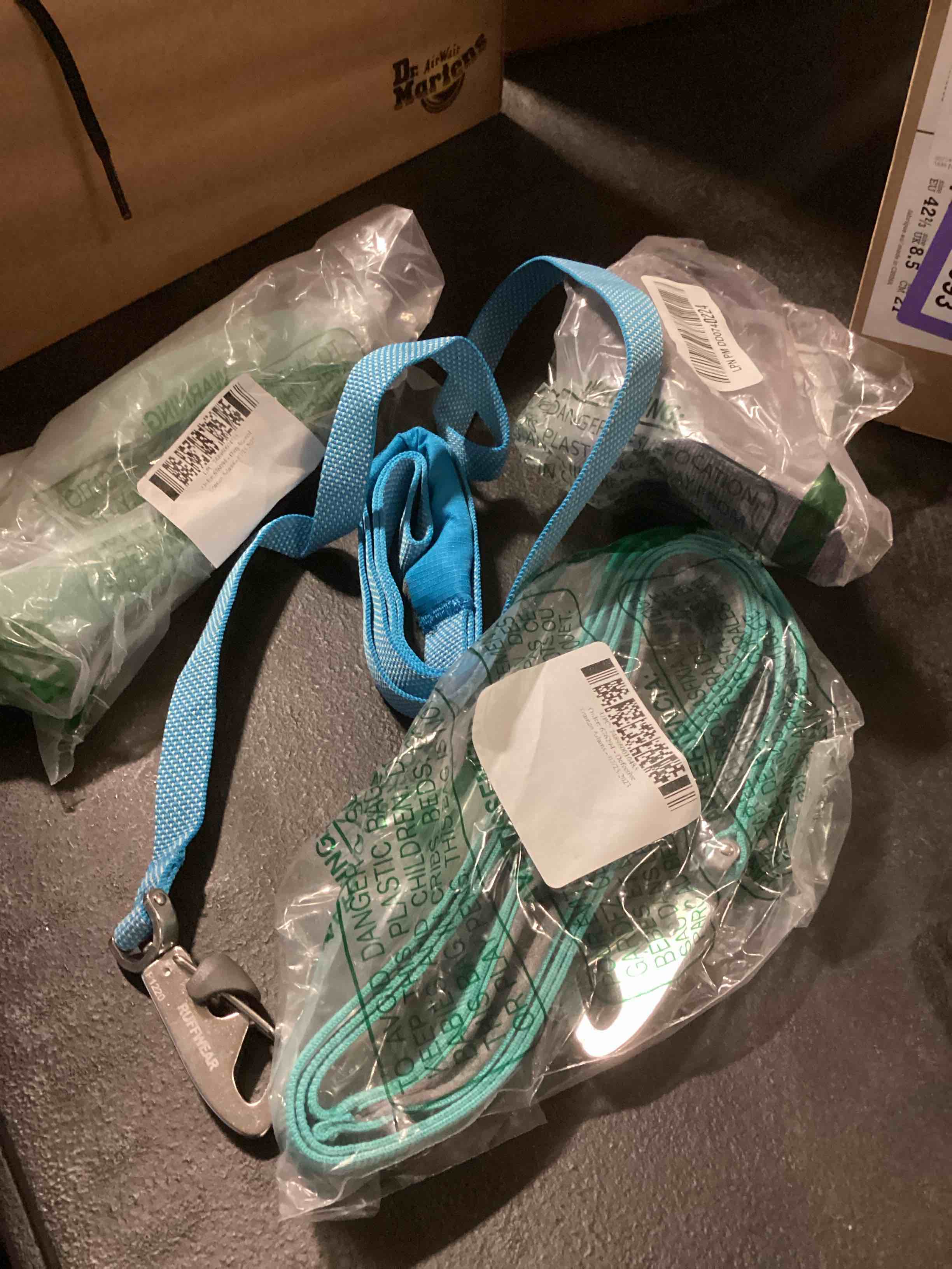 RUFFWEAR ASSORTED LEASHES AND COLLARS.