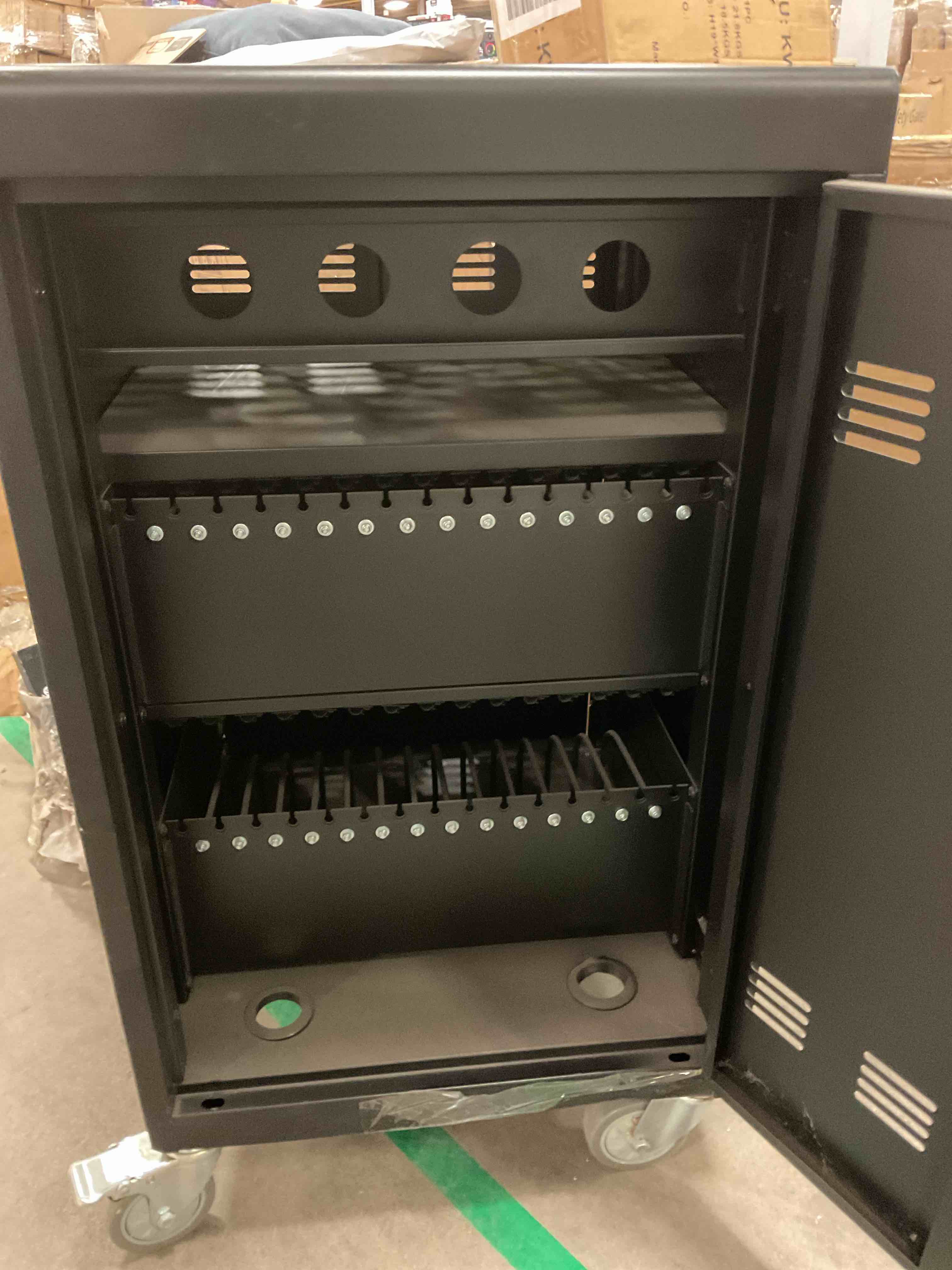 https://s3.amazonaws.com/lotting-images-prod/bidfta/PPE0468148_1738961110043.jpeg