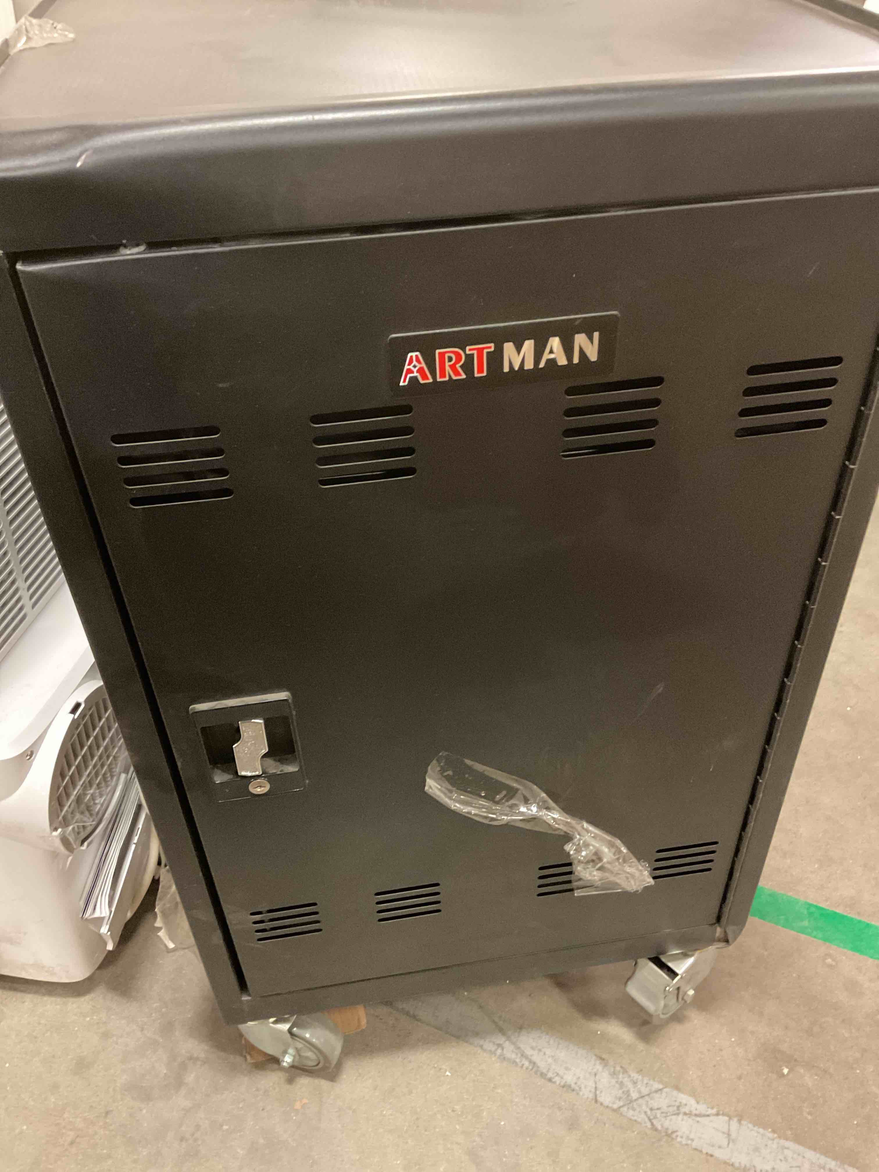 https://s3.amazonaws.com/lotting-images-prod/bidfta/PPE0468148_1738961139147.jpeg