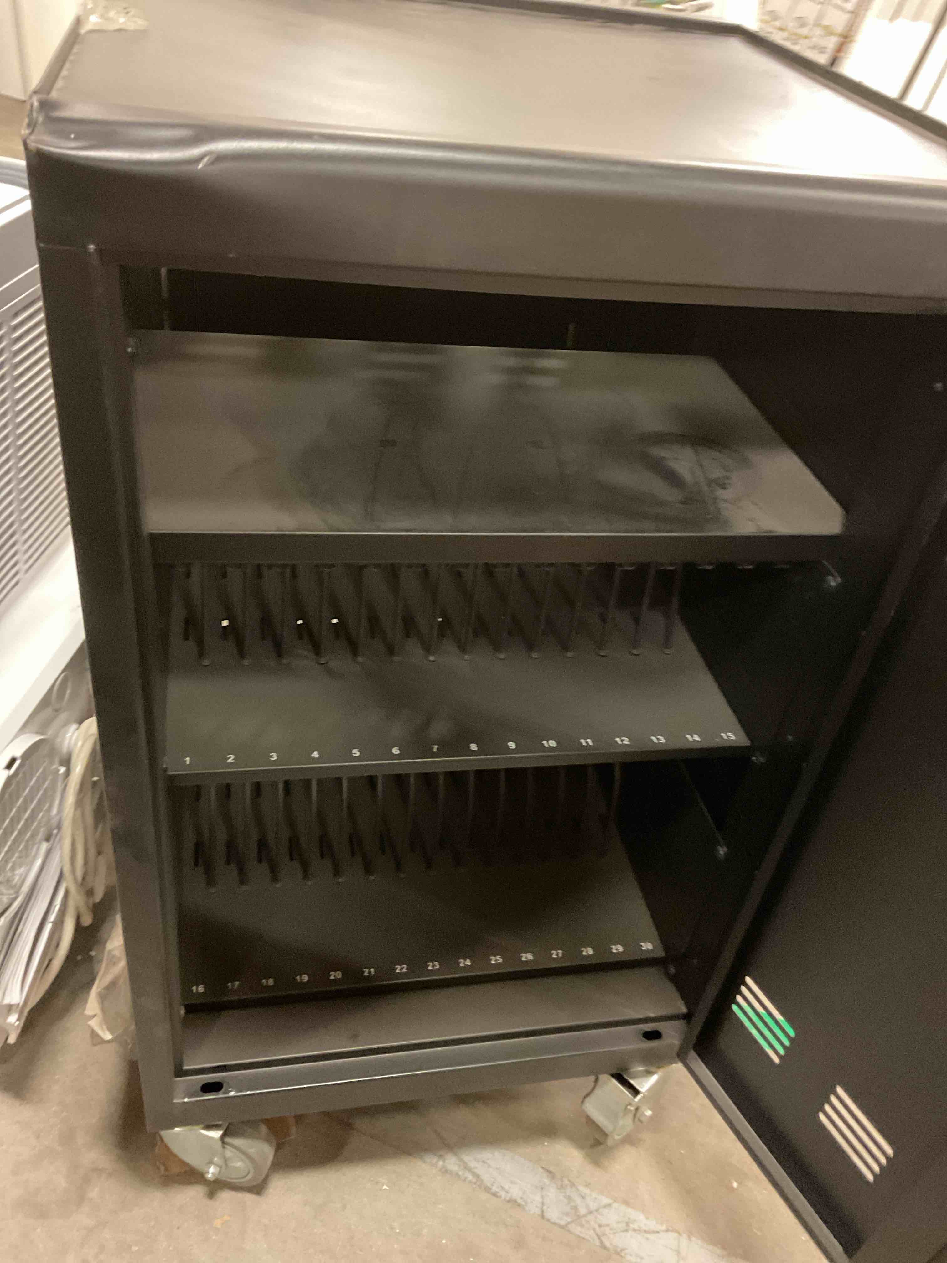 https://s3.amazonaws.com/lotting-images-prod/bidfta/PPE0468148_1738961149272.jpeg