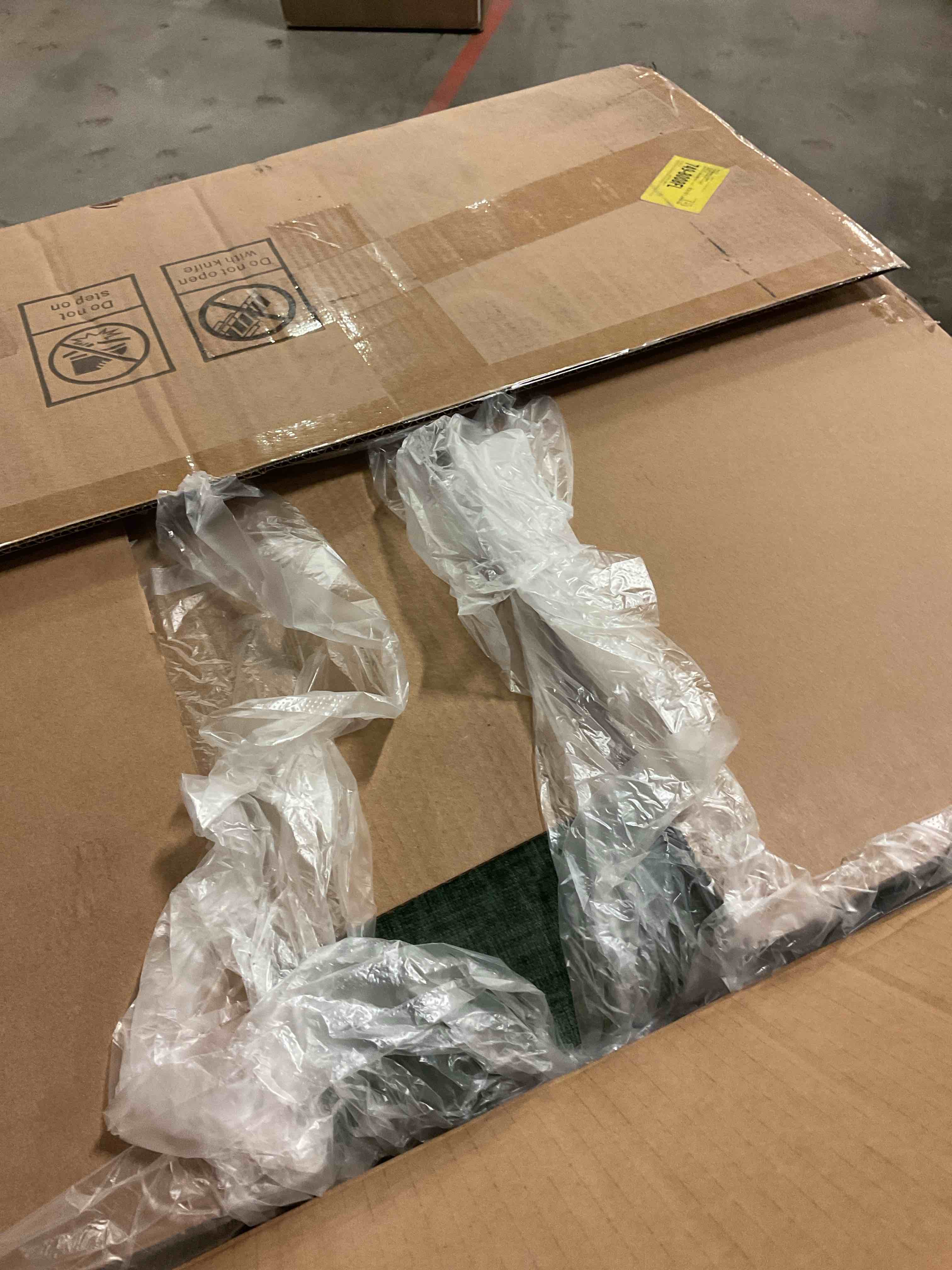 https://s3.amazonaws.com/lotting-images-prod/bidfta/PPE0468284_1738772147046.jpeg