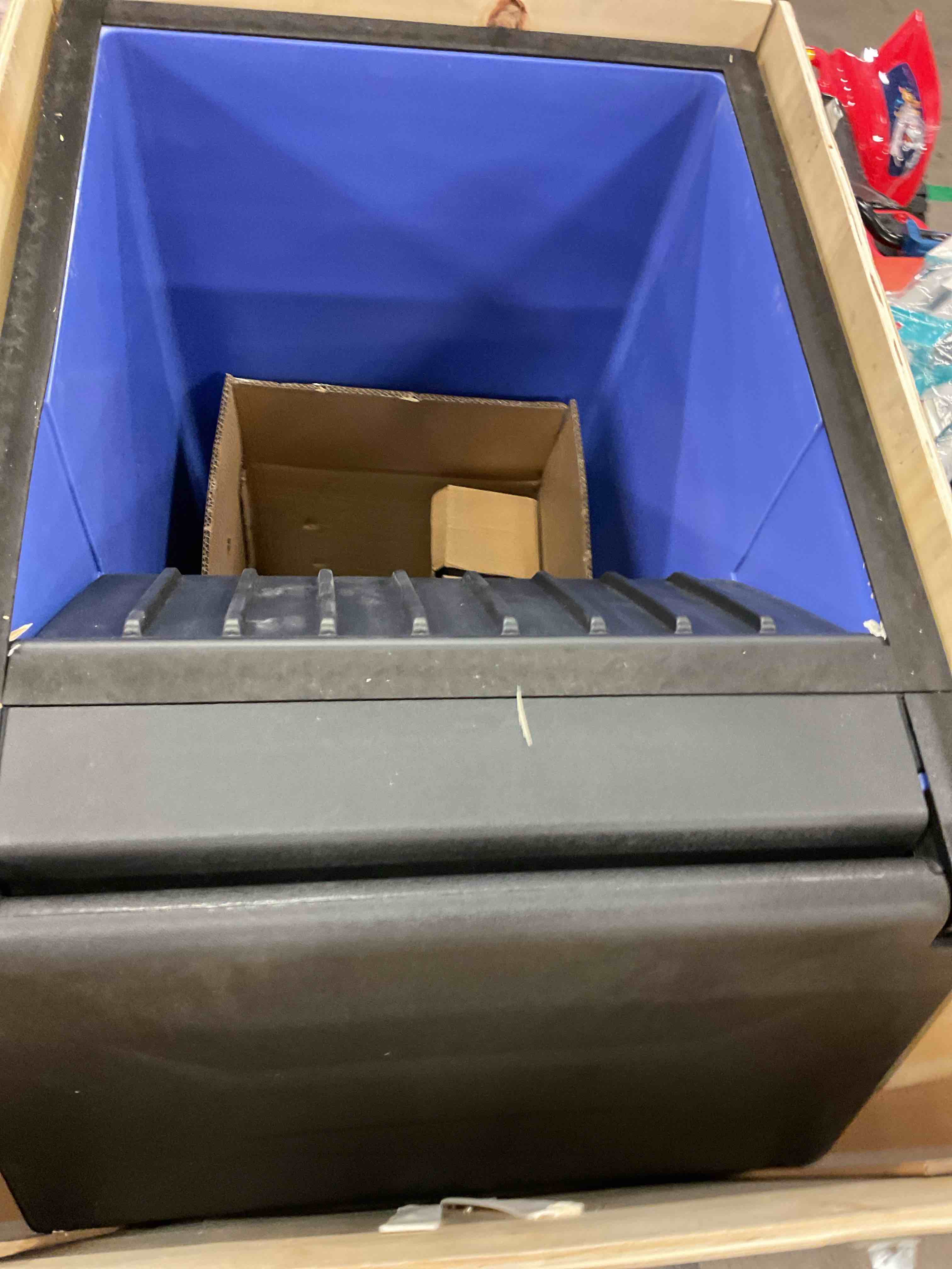 https://s3.amazonaws.com/lotting-images-prod/bidfta/PPE0468816_1738016712138.jpeg